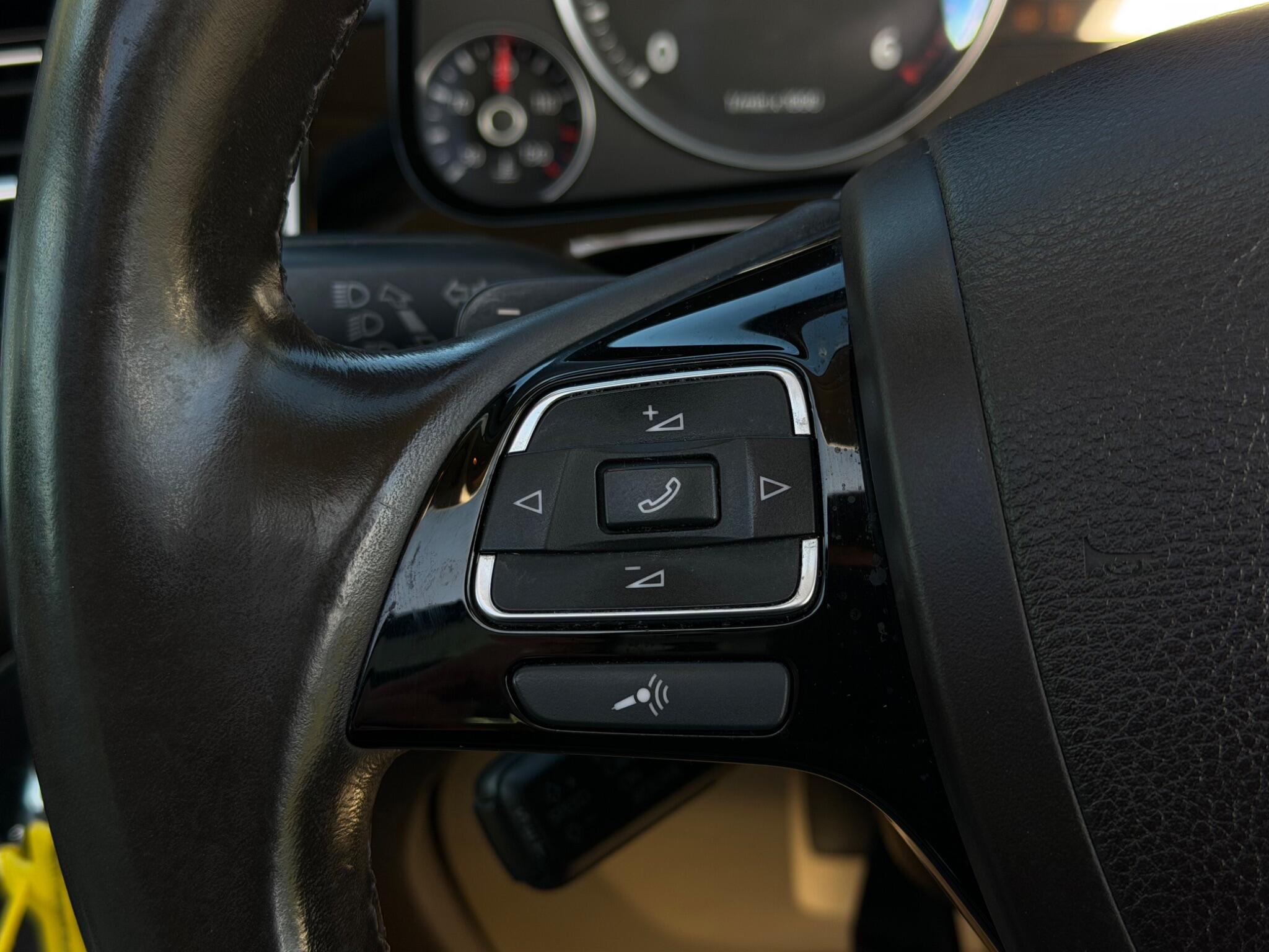Volkswagen Touareg view 20