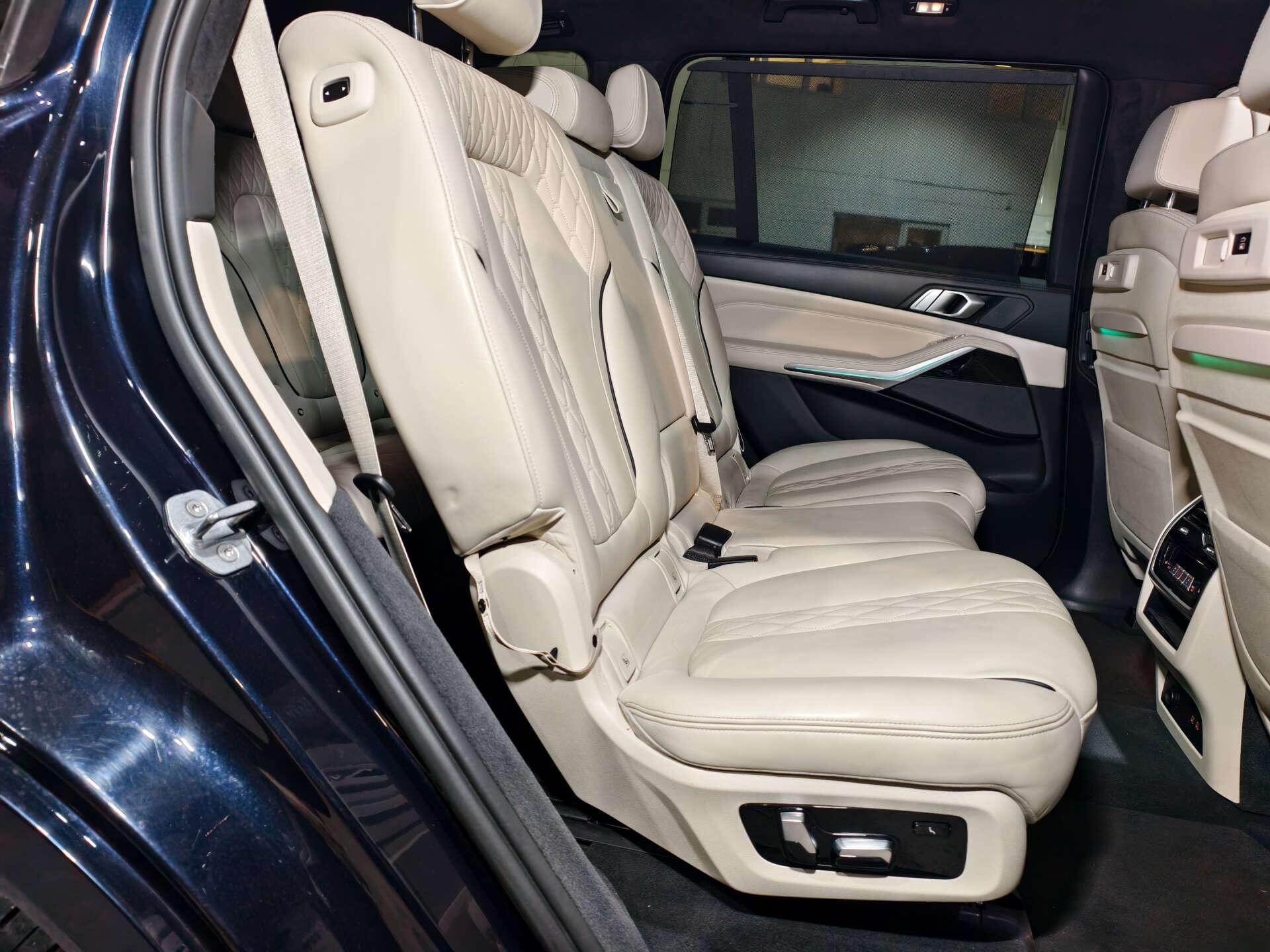 BMW X7 view 25