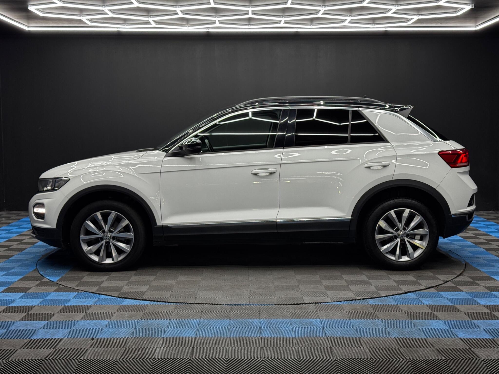 Volkswagen T-Roc view 8