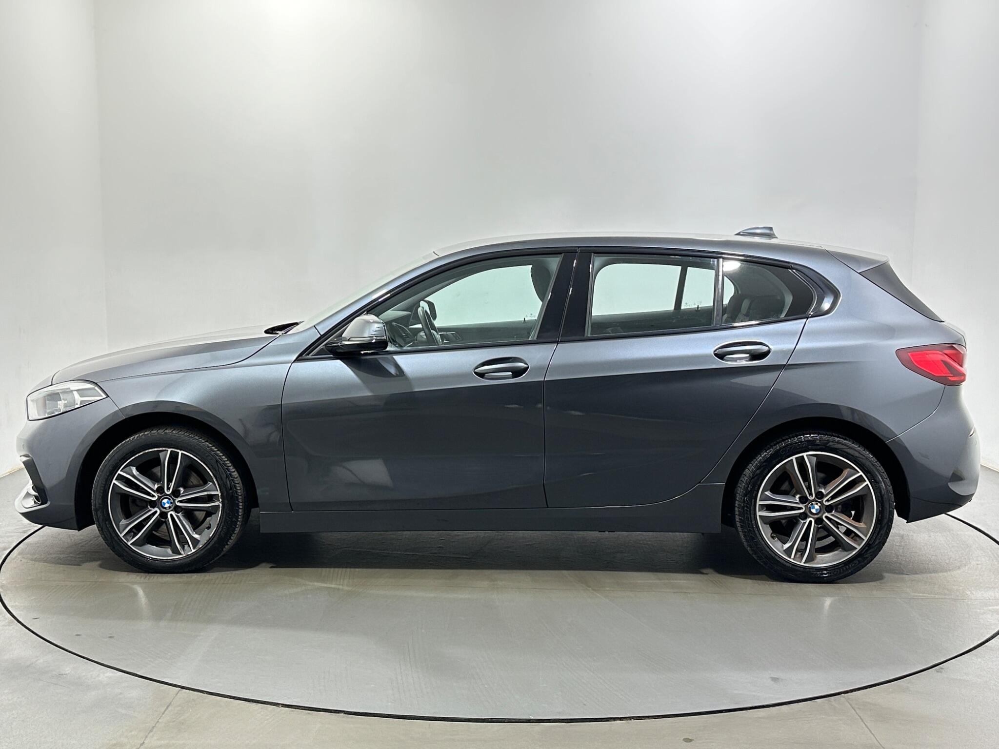 BMW 1 Series view 5