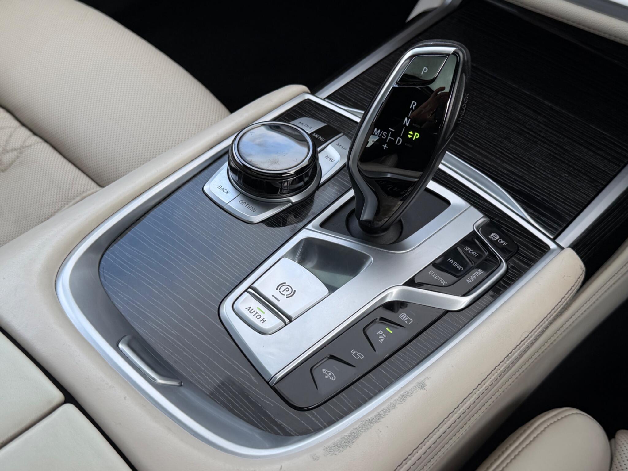 BMW 7 Series view 43