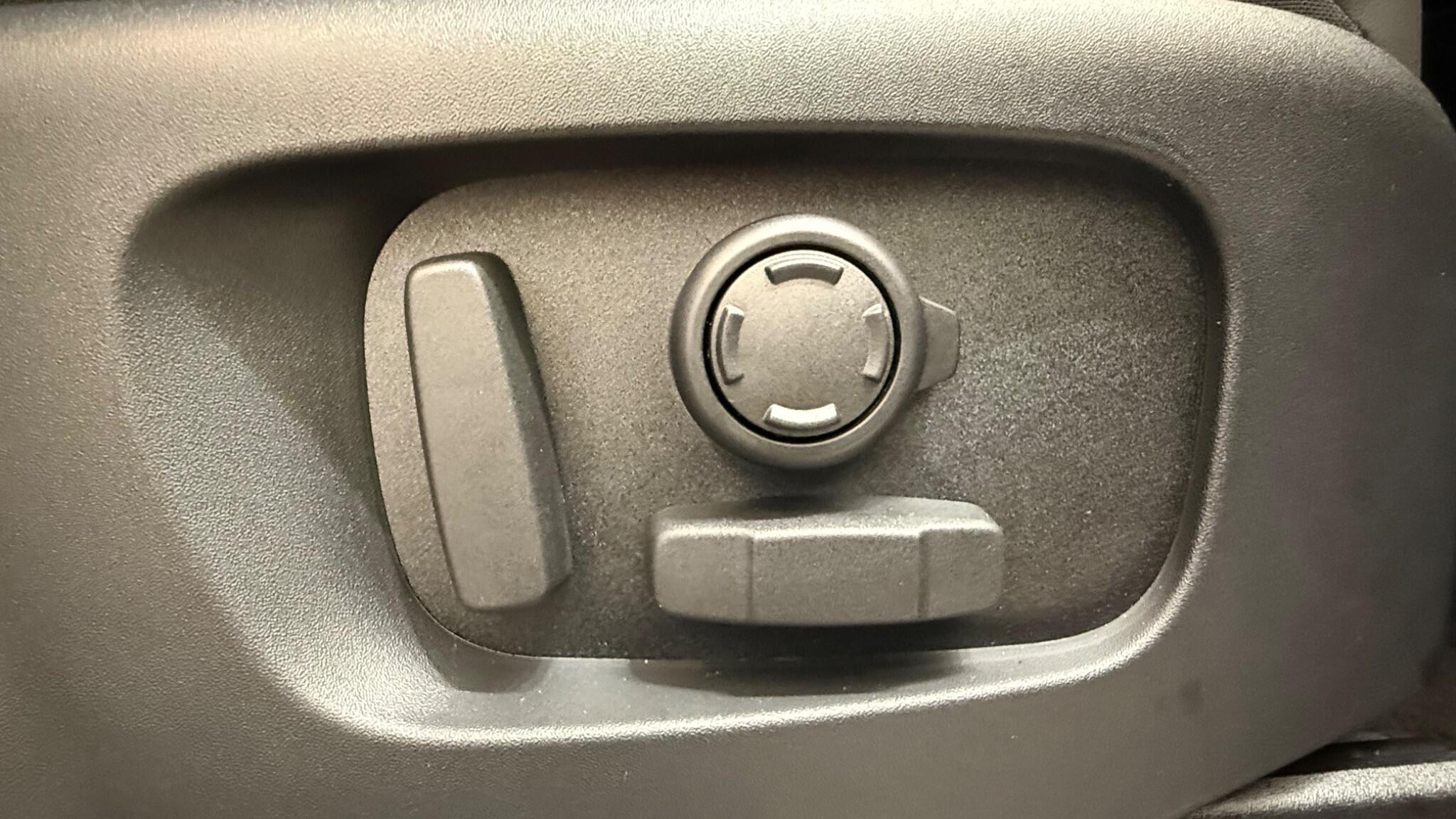Land Rover Discovery view 17
