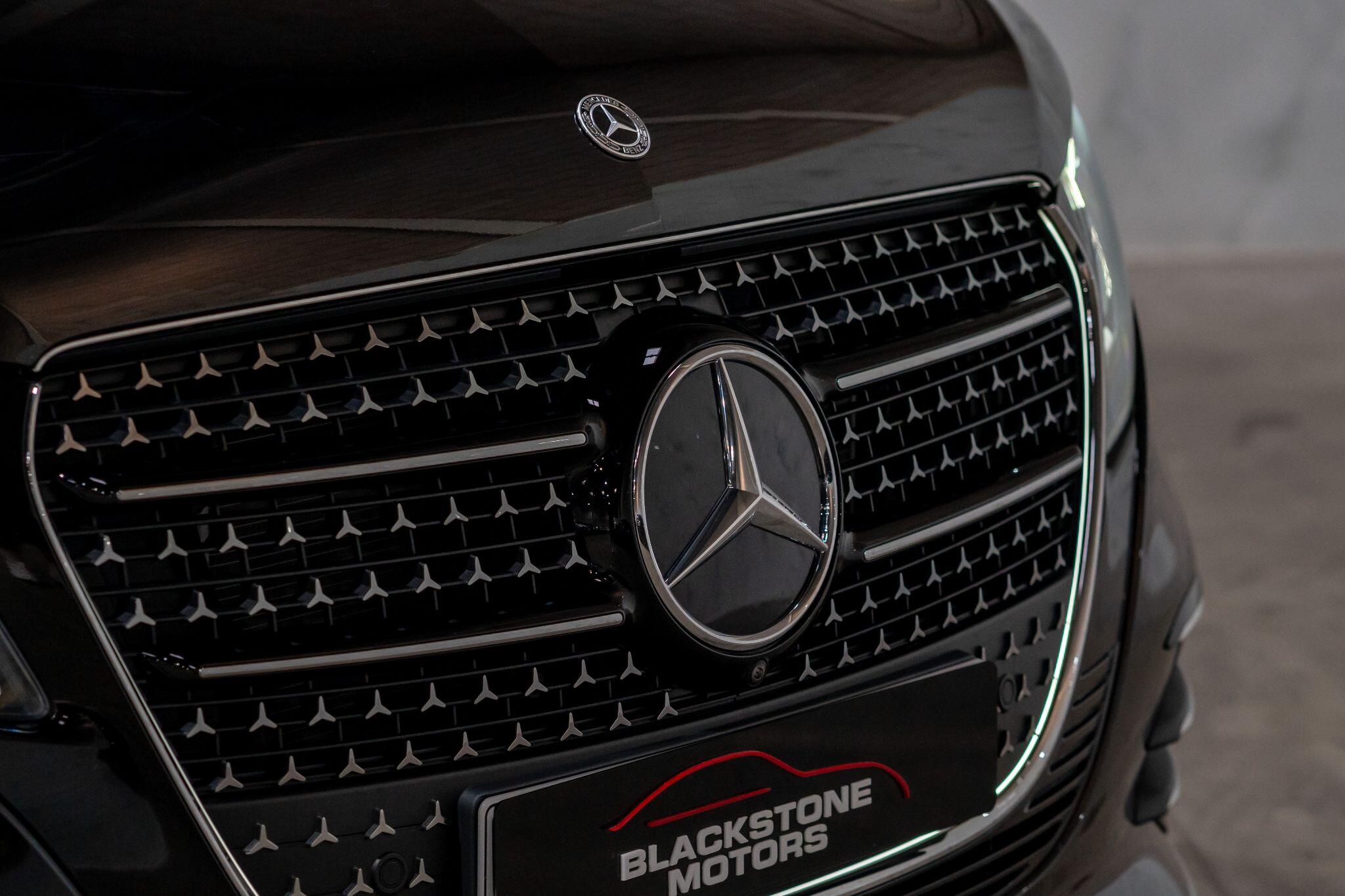 Mercedes-Benz V-Class view 42