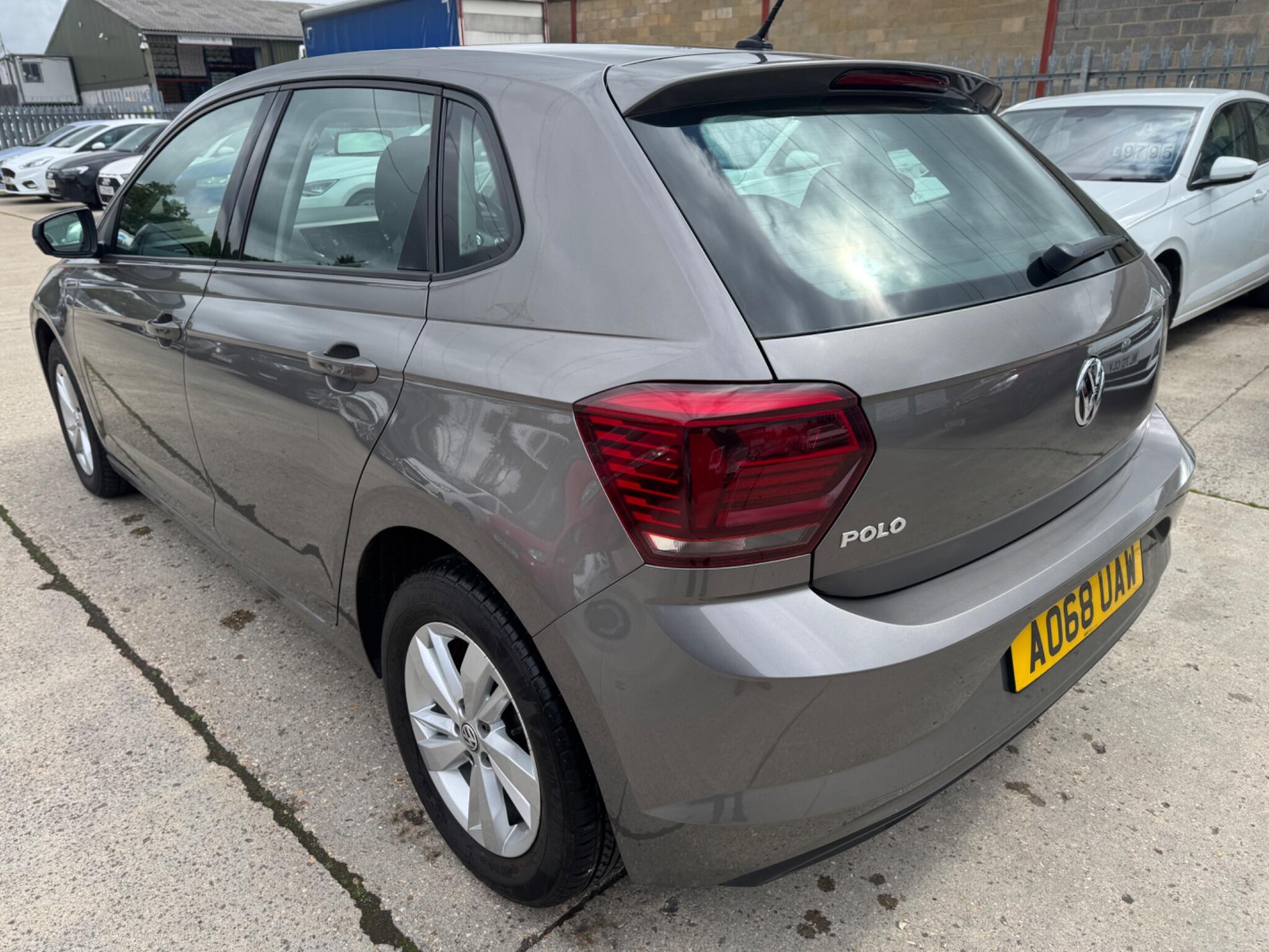 Volkswagen Polo view 6