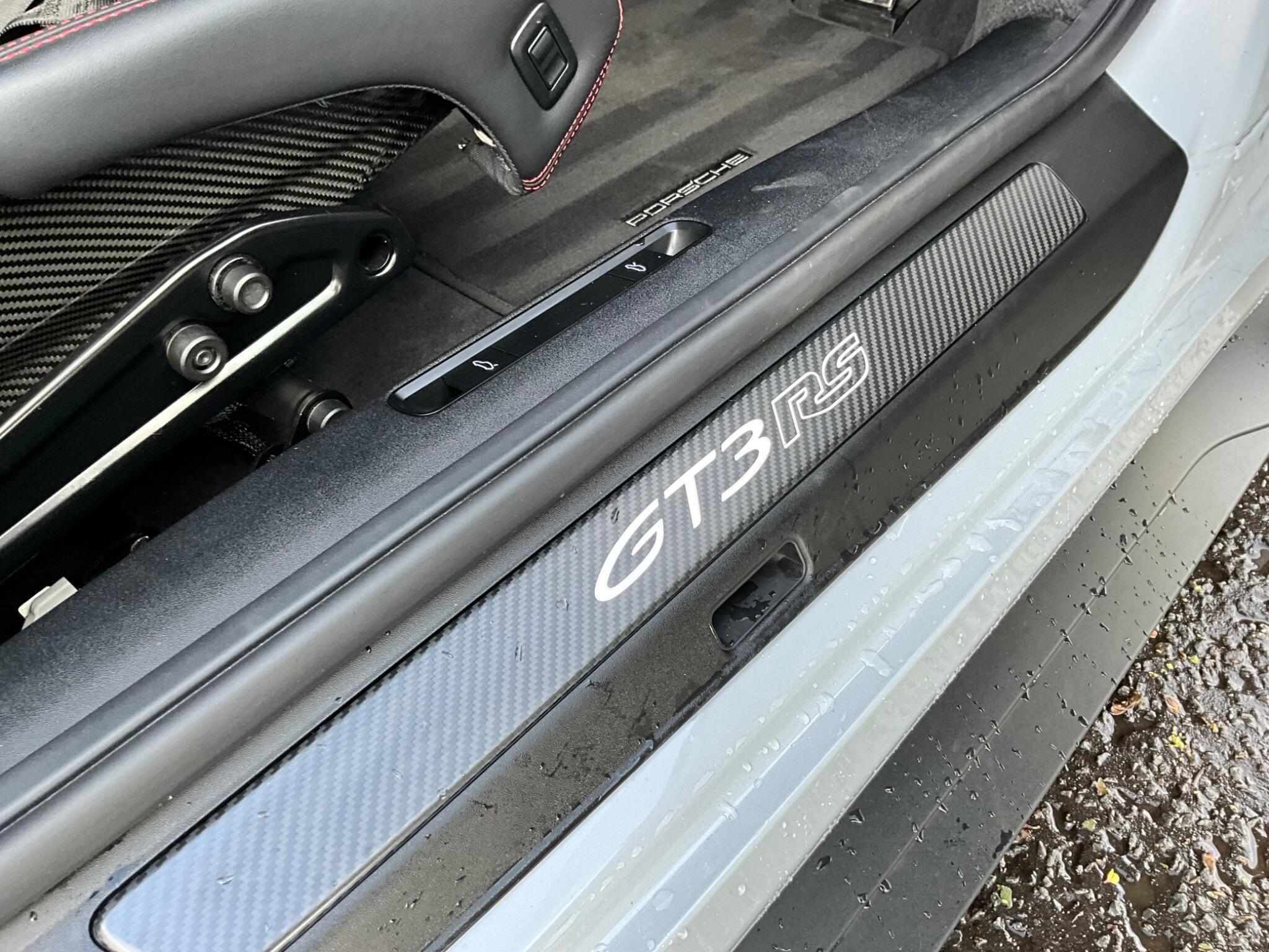 Porsche 911 view 33