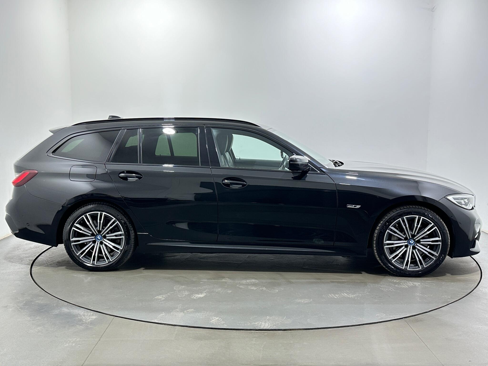 BMW 3 Series view 9