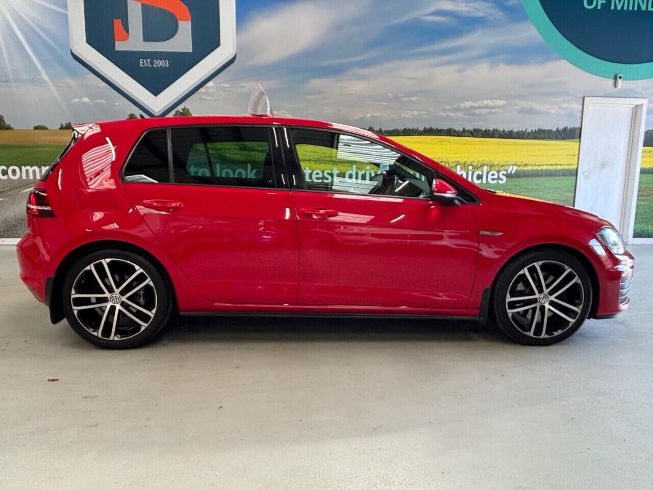 Volkswagen Golf view 4