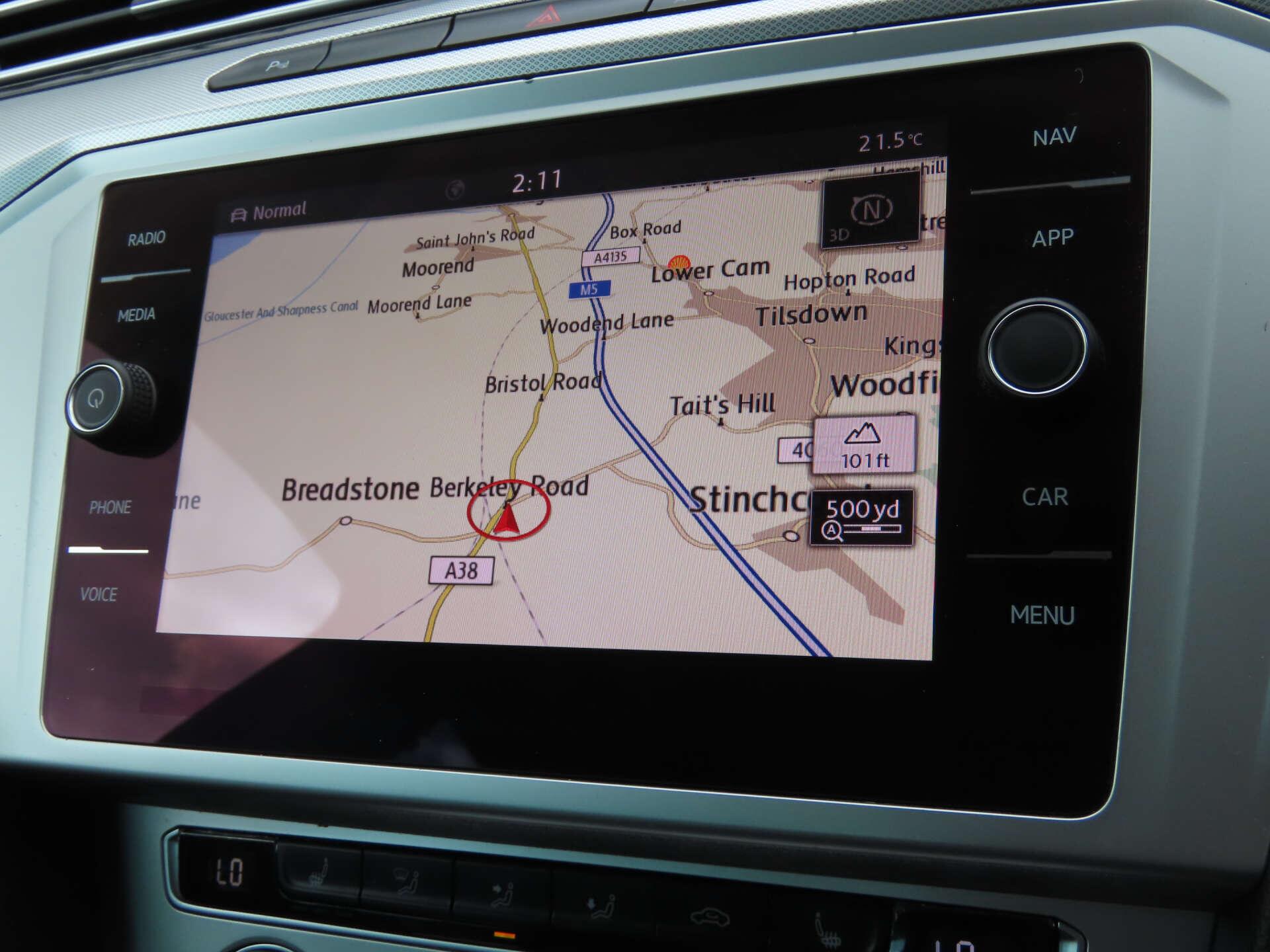 Volkswagen Passat view 11