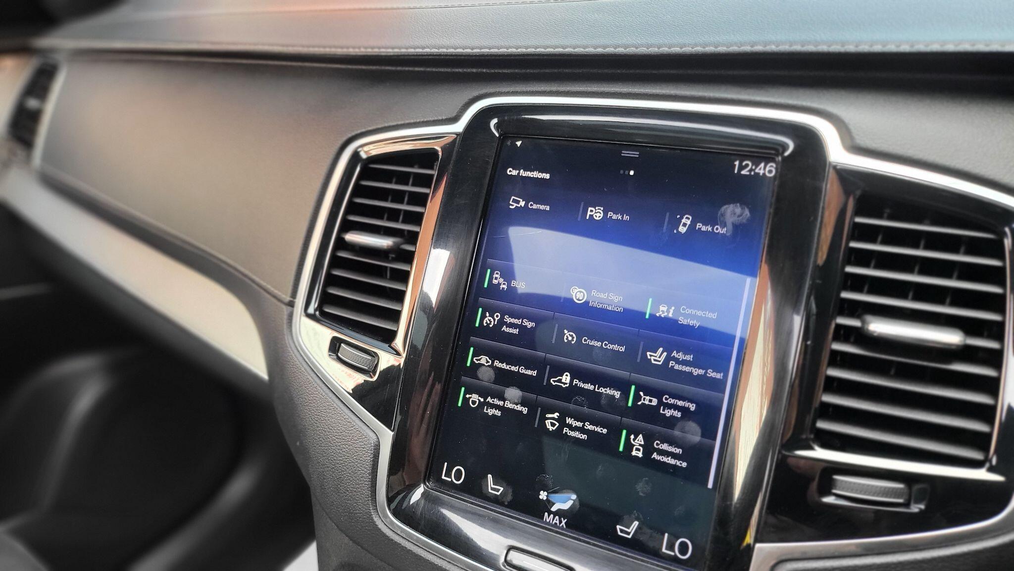 Volvo XC90 view 31