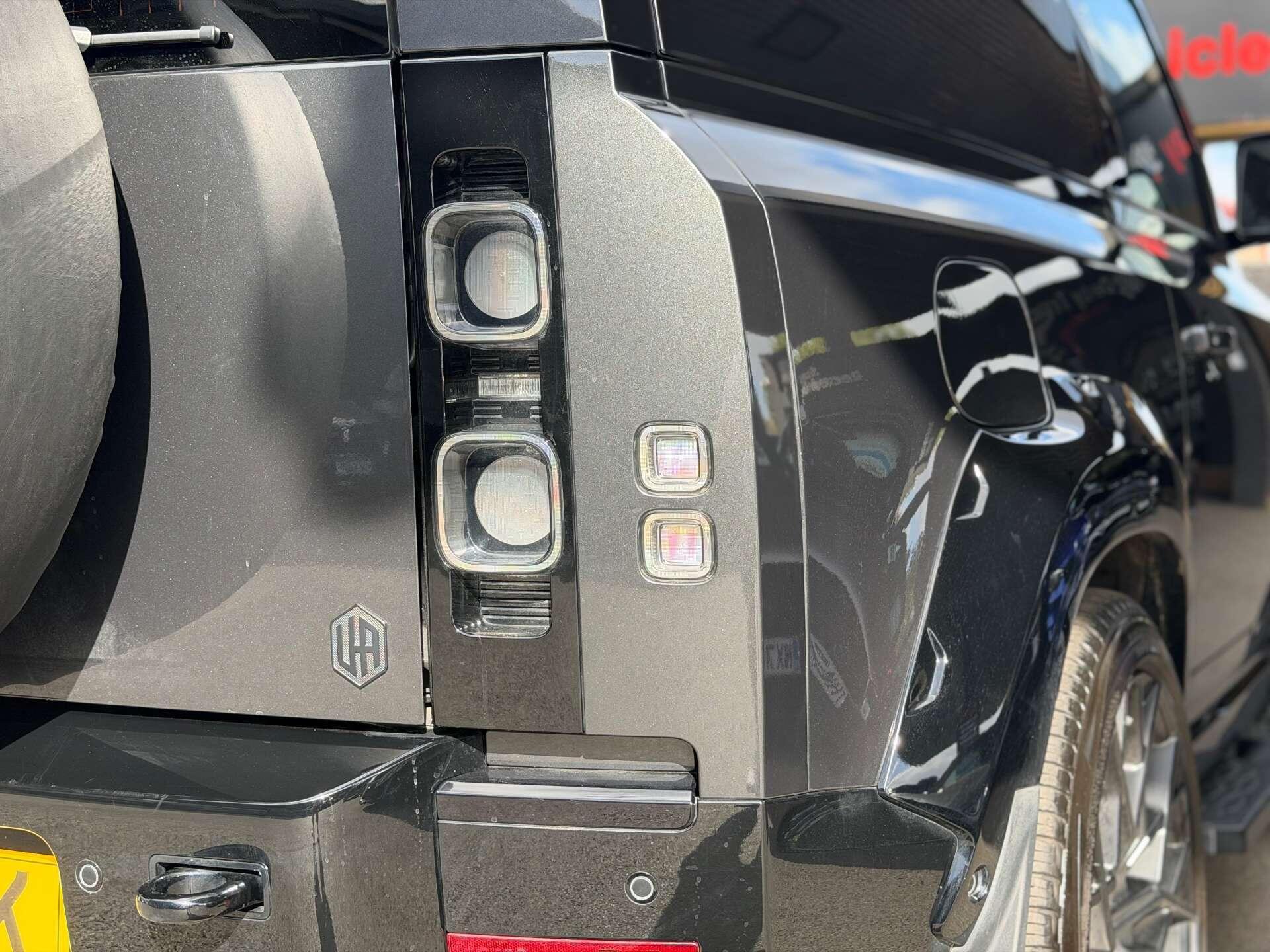 Land Rover Defender view 25