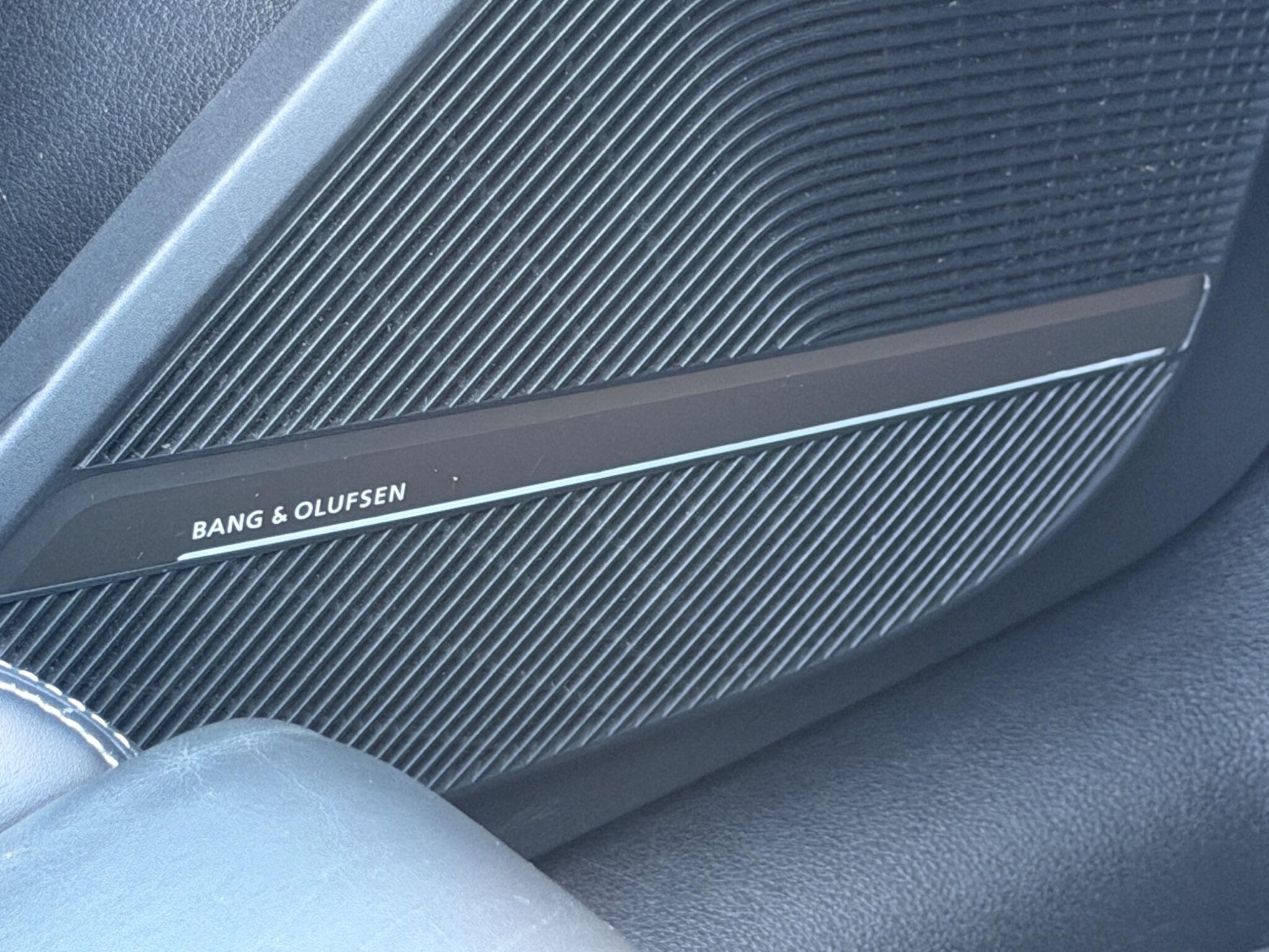 Audi SQ5 view 14