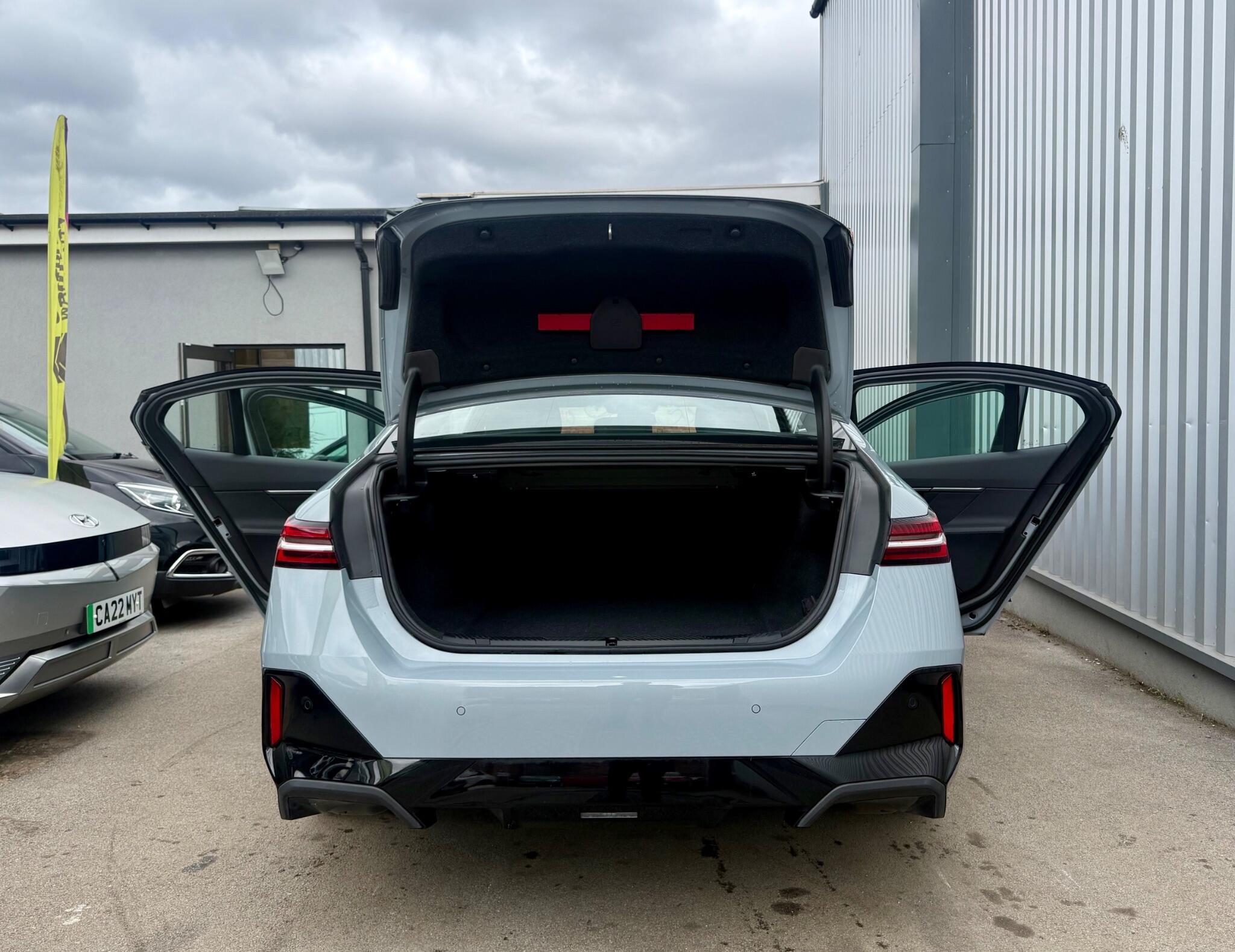 BMW I5 view 26