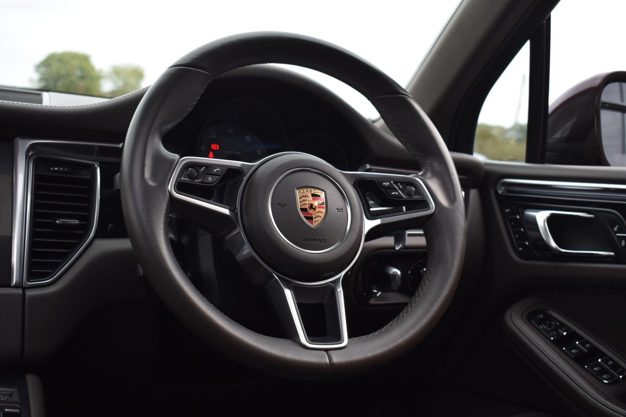 Porsche Macan view 26