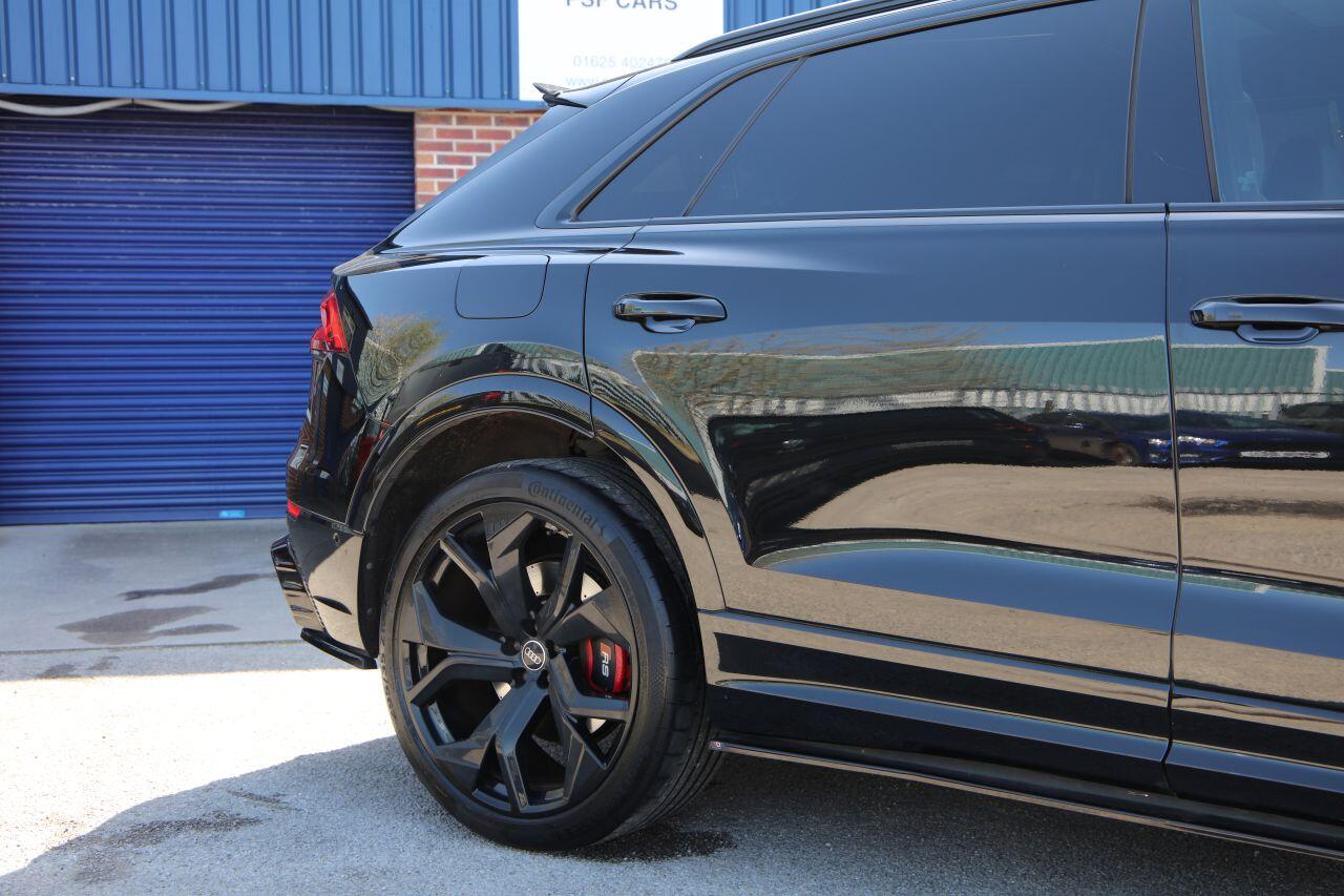 Audi RS Q8 view 18