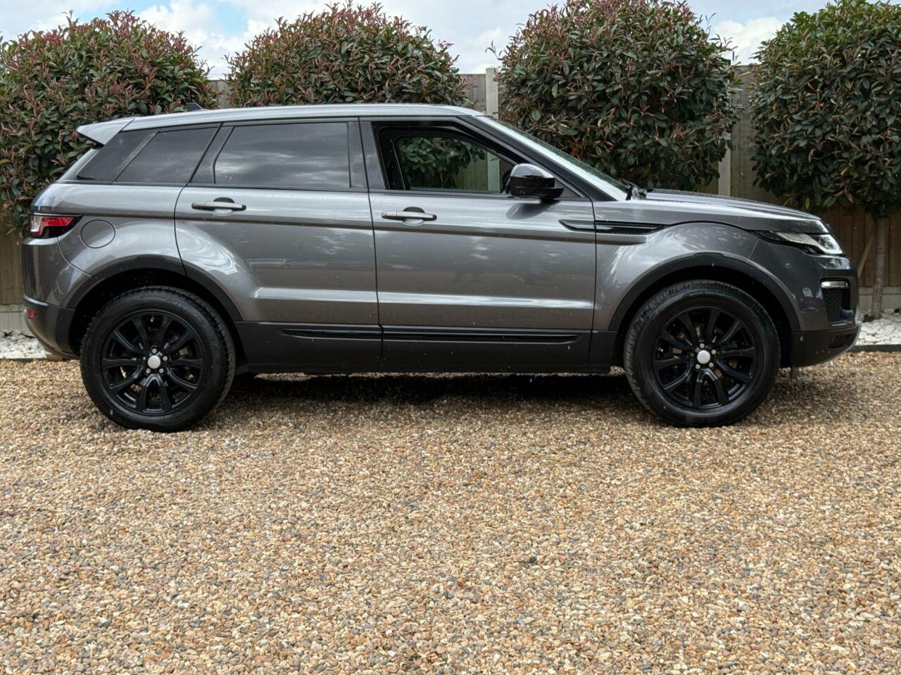 Land Rover Range Rover Evoque view 3