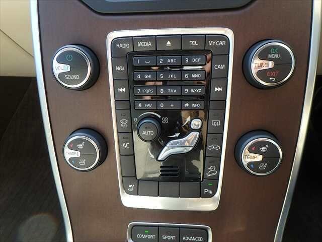 Volvo XC70 view 14