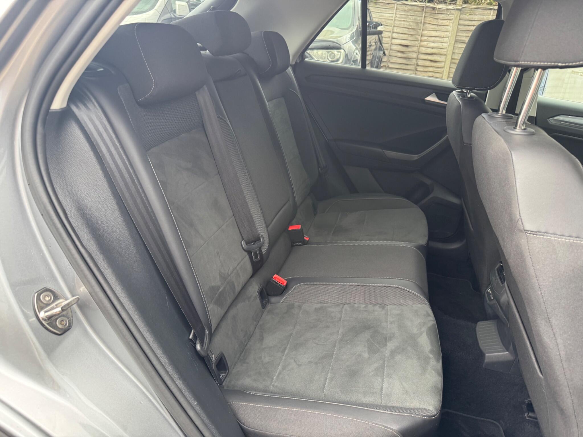 Volkswagen T-Roc view 14