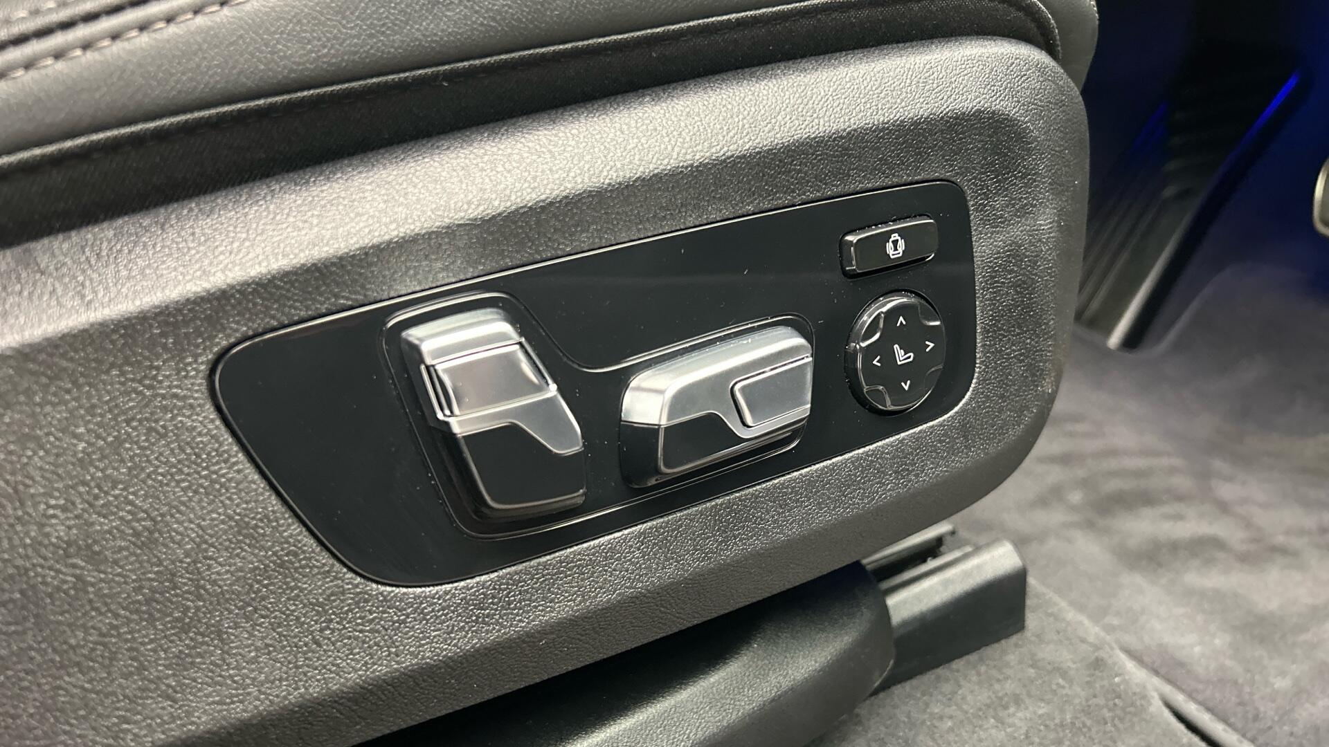 BMW X7 view 25