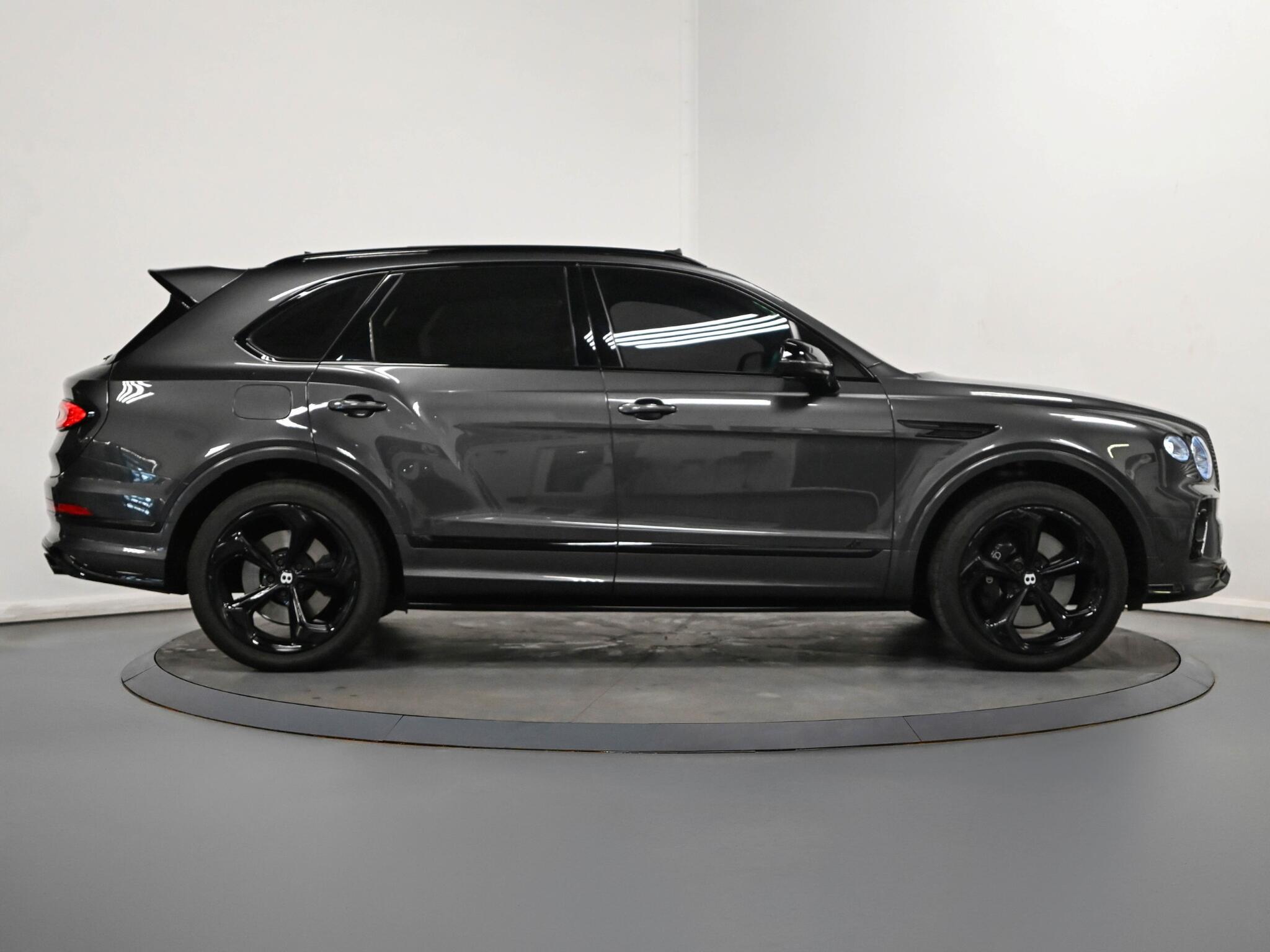Bentley Bentayga view 30