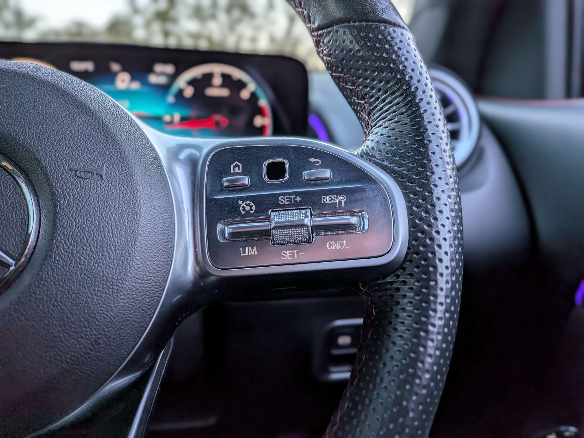Mercedes-Benz GLB view 39