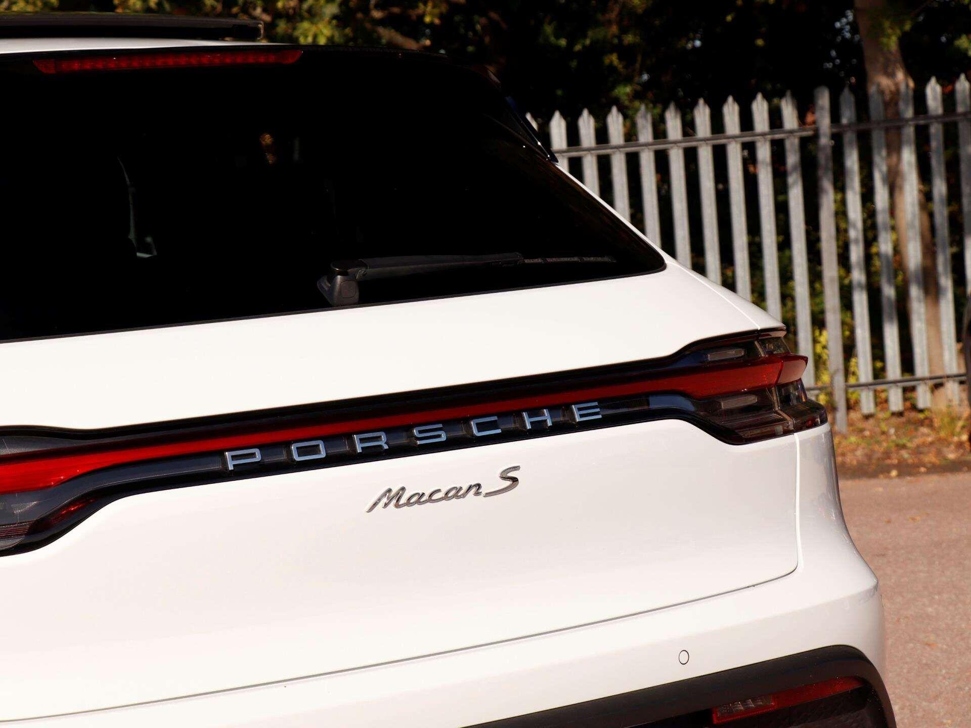 Porsche Macan view 27