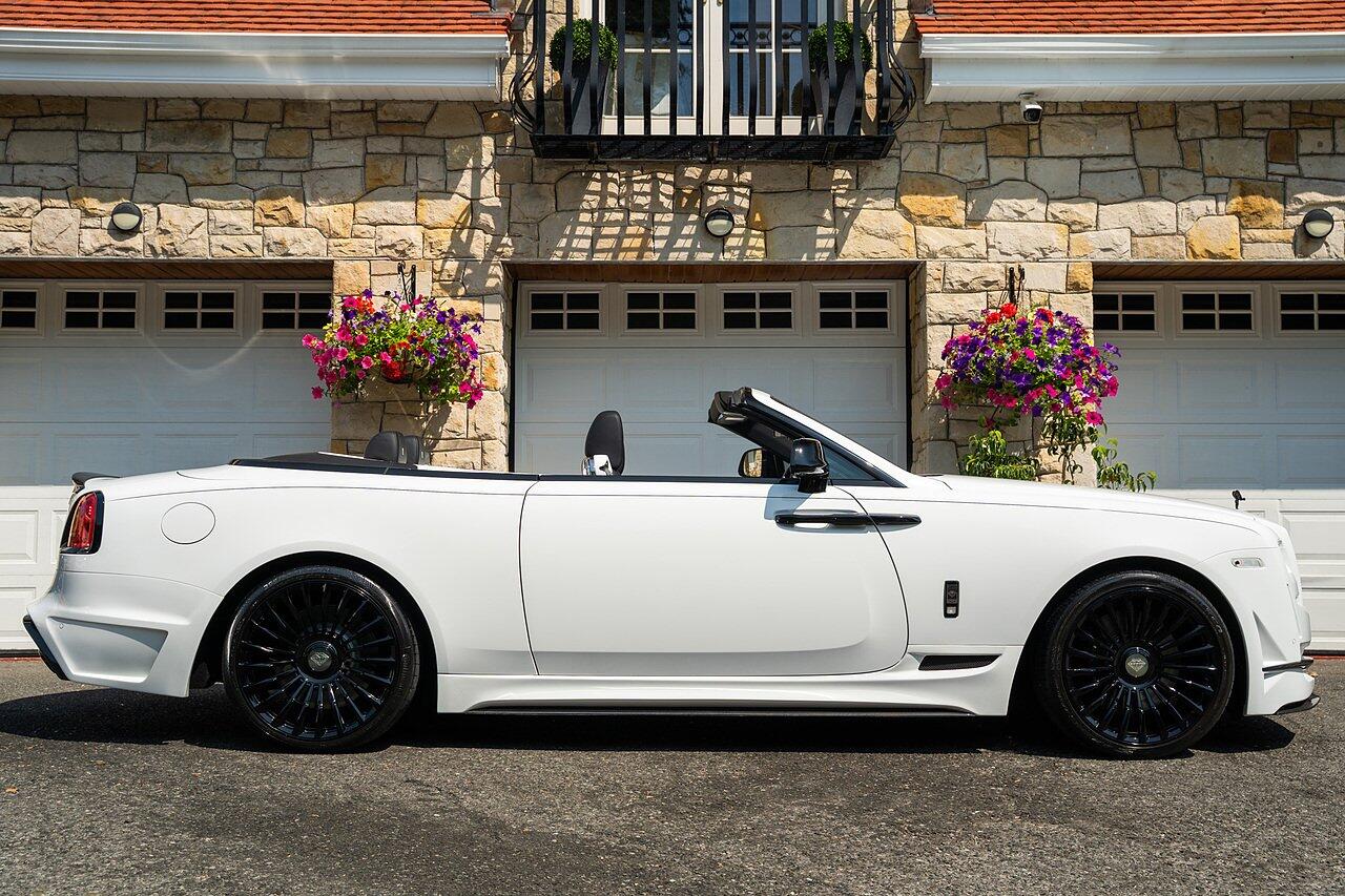 Rolls-Royce Dawn view 3
