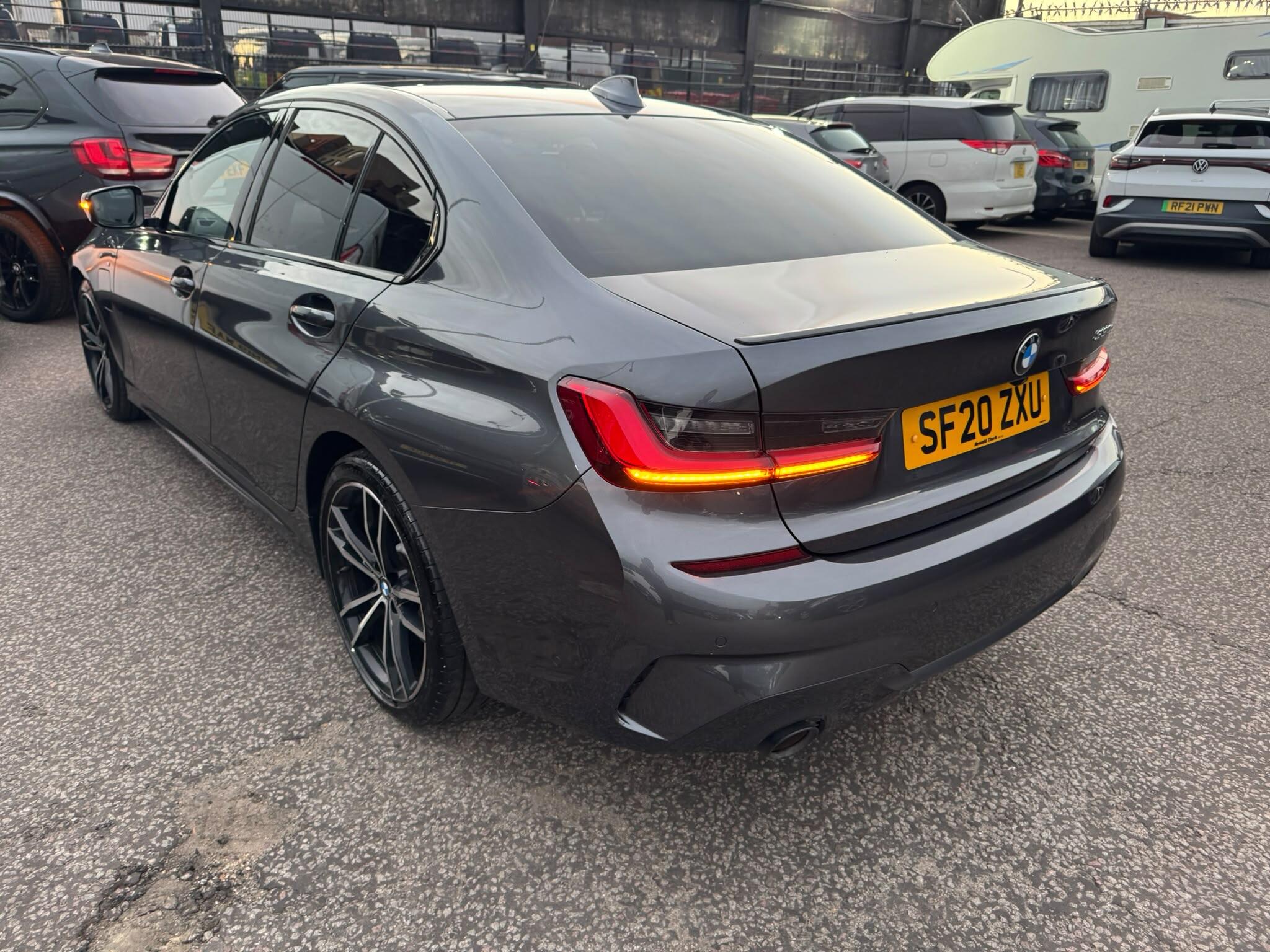BMW 3 Series view 4