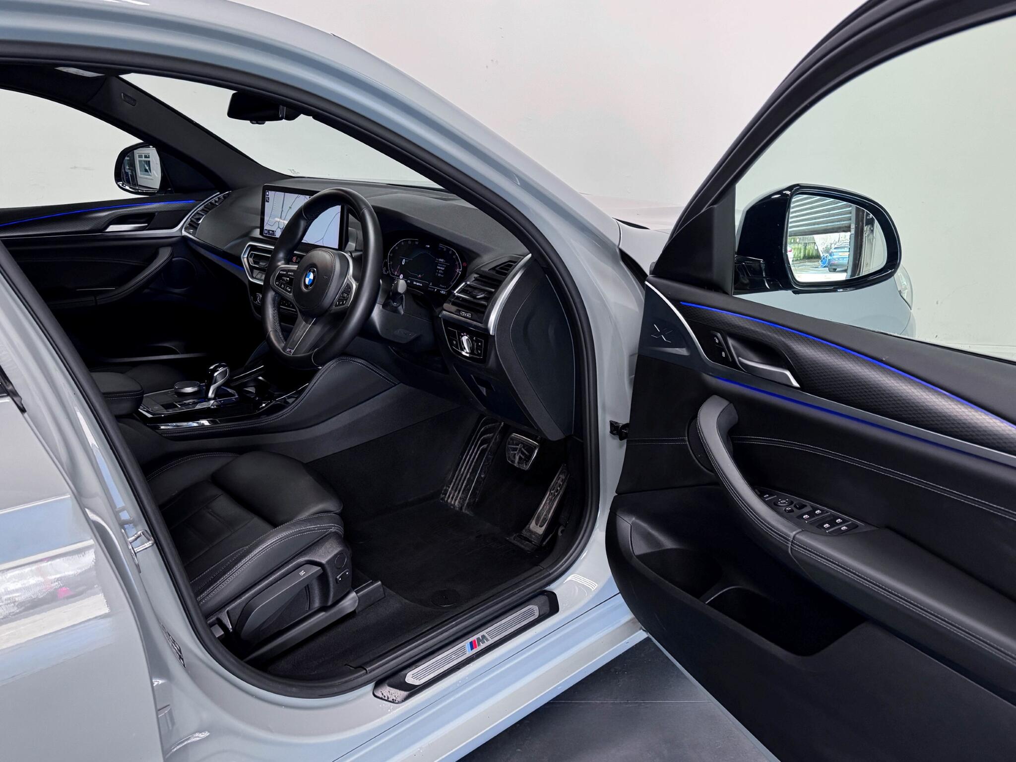 BMW X4 view 19