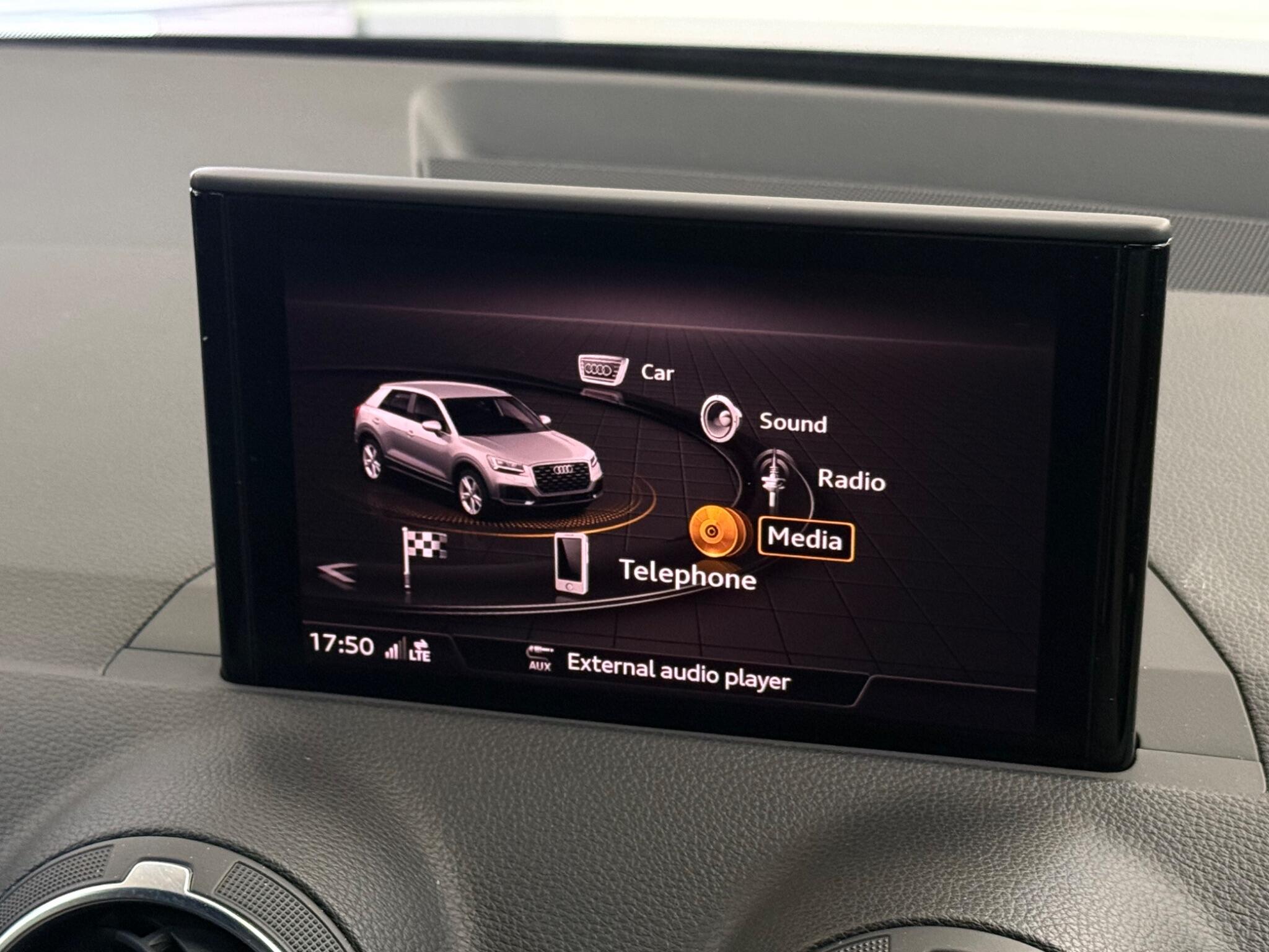 Audi Q2 view 25