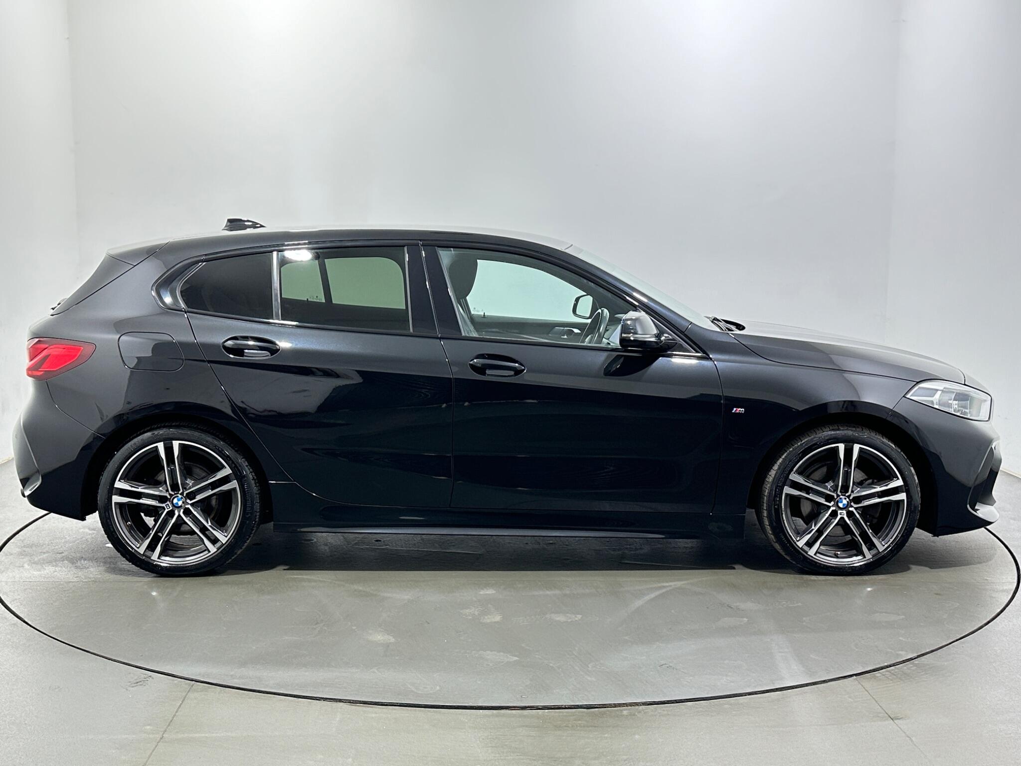 BMW 1 Series view 9