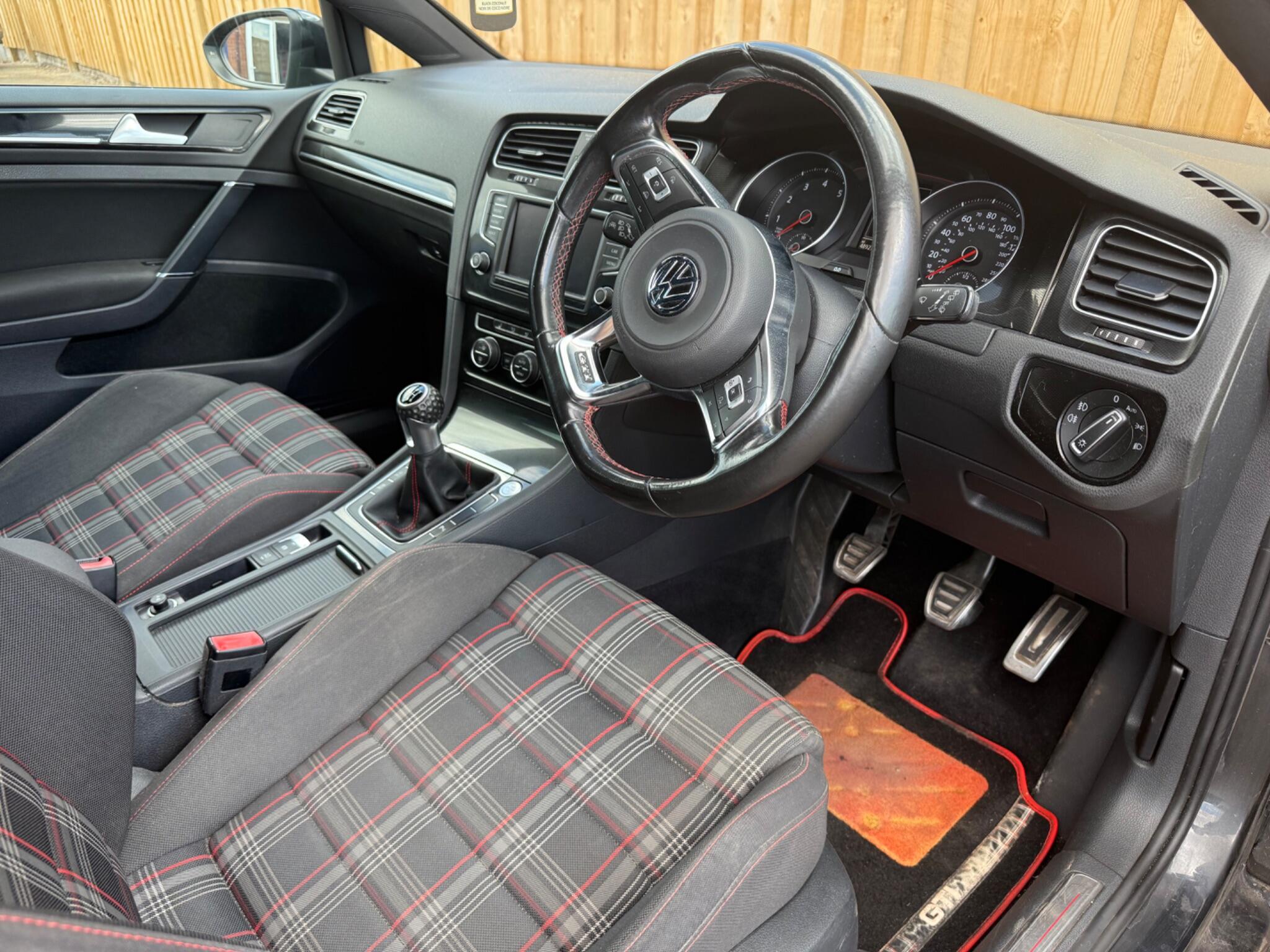 Volkswagen Golf view 4