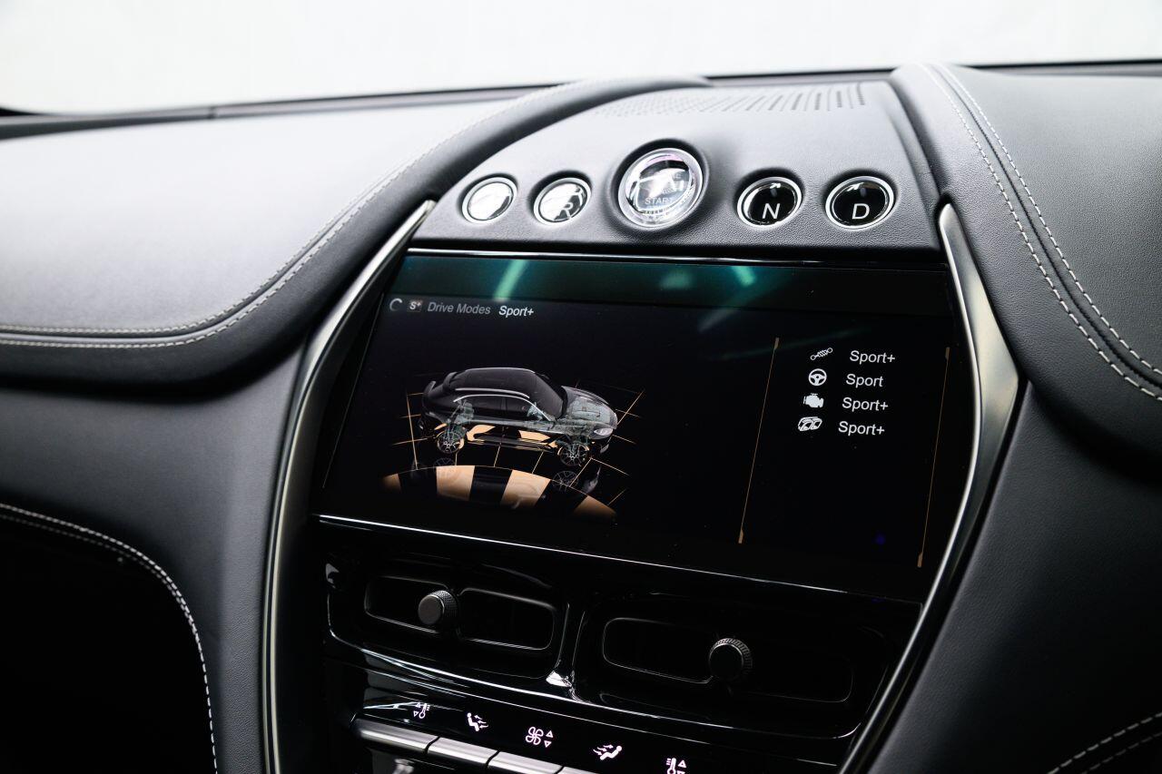 Aston Martin DBX view 59