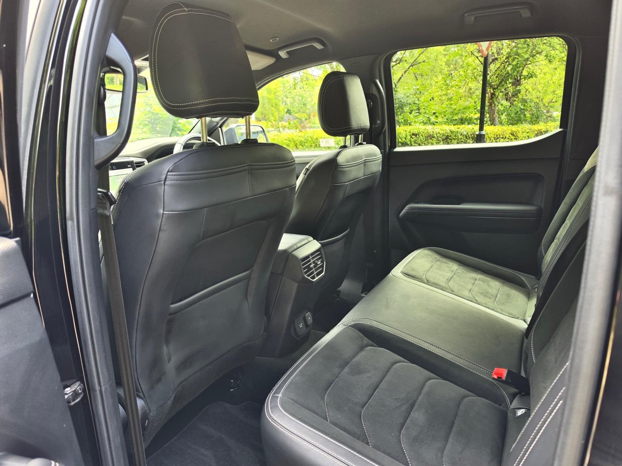 Volkswagen Amarok view 12