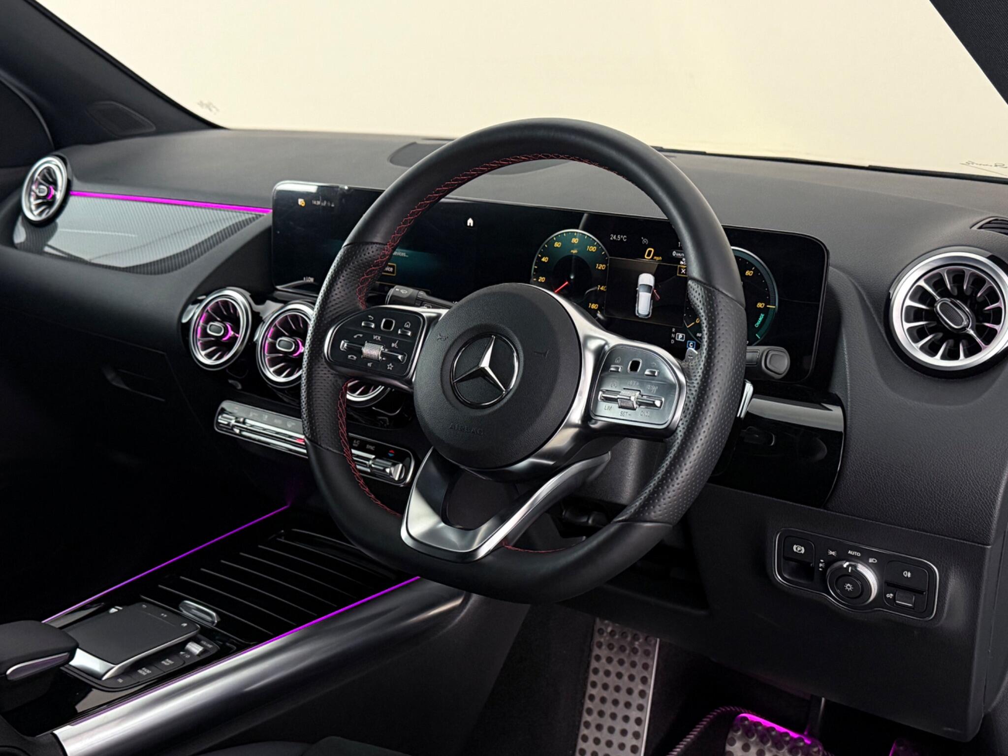 Mercedes-Benz Gla view 3