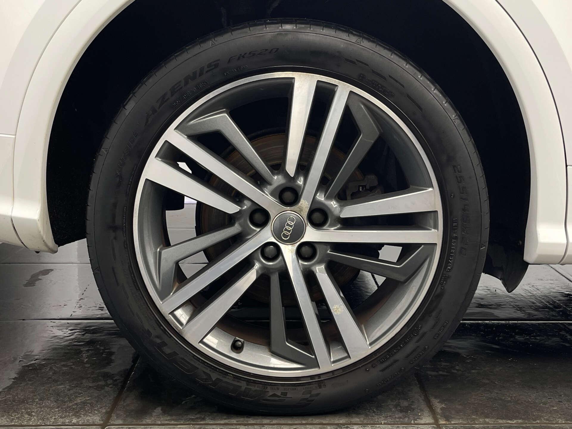 Audi Q5 view 24