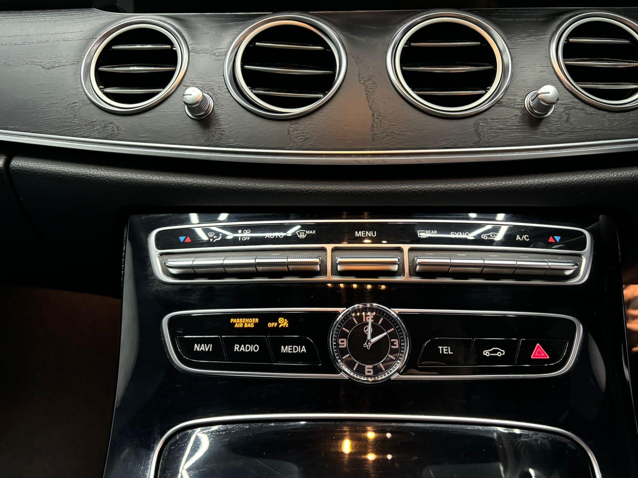 Mercedes-Benz E-Class view 32