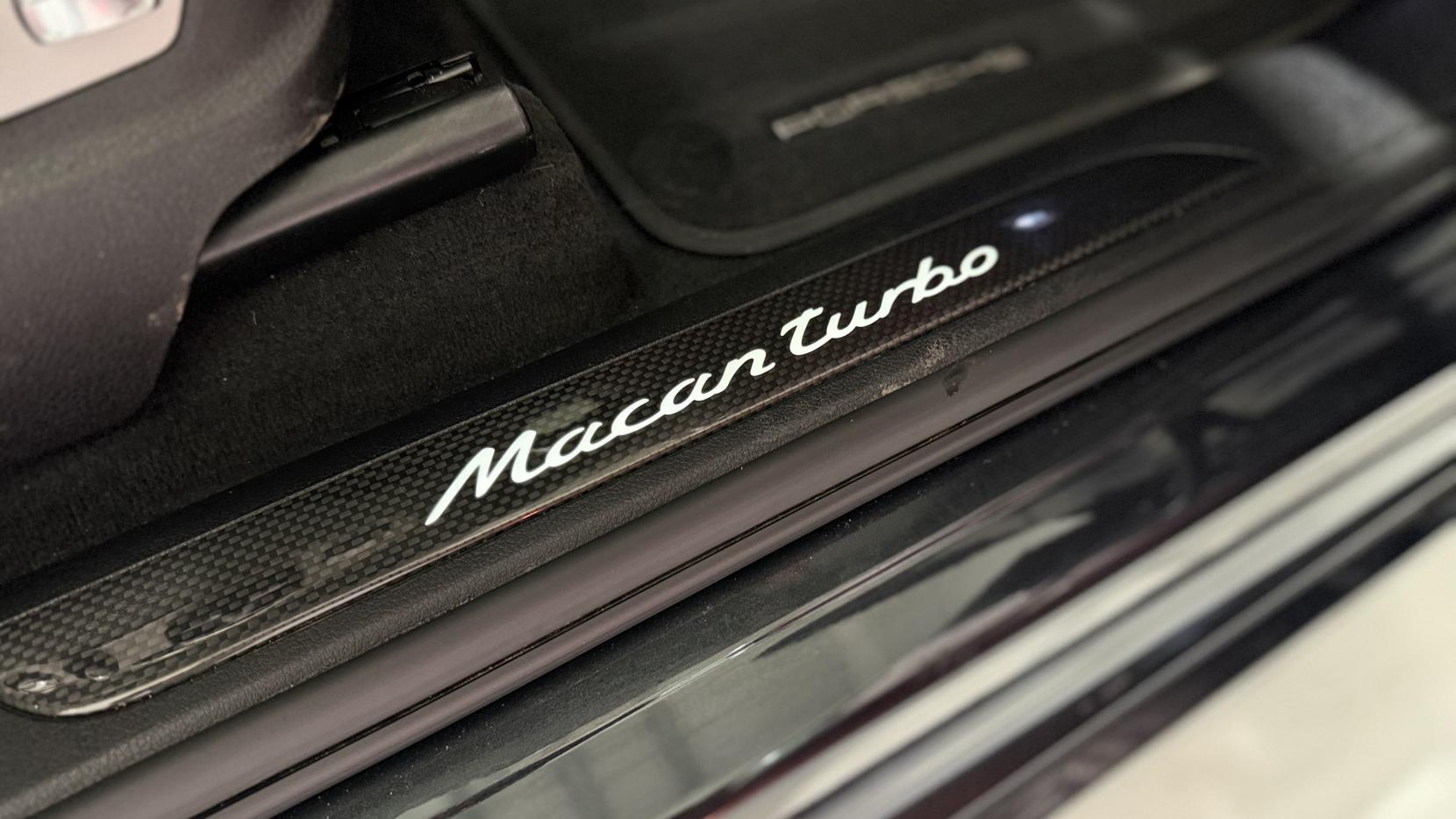 Porsche Macan view 29
