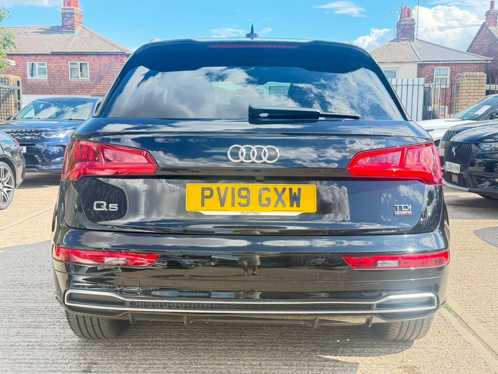 Audi Q5 view 6