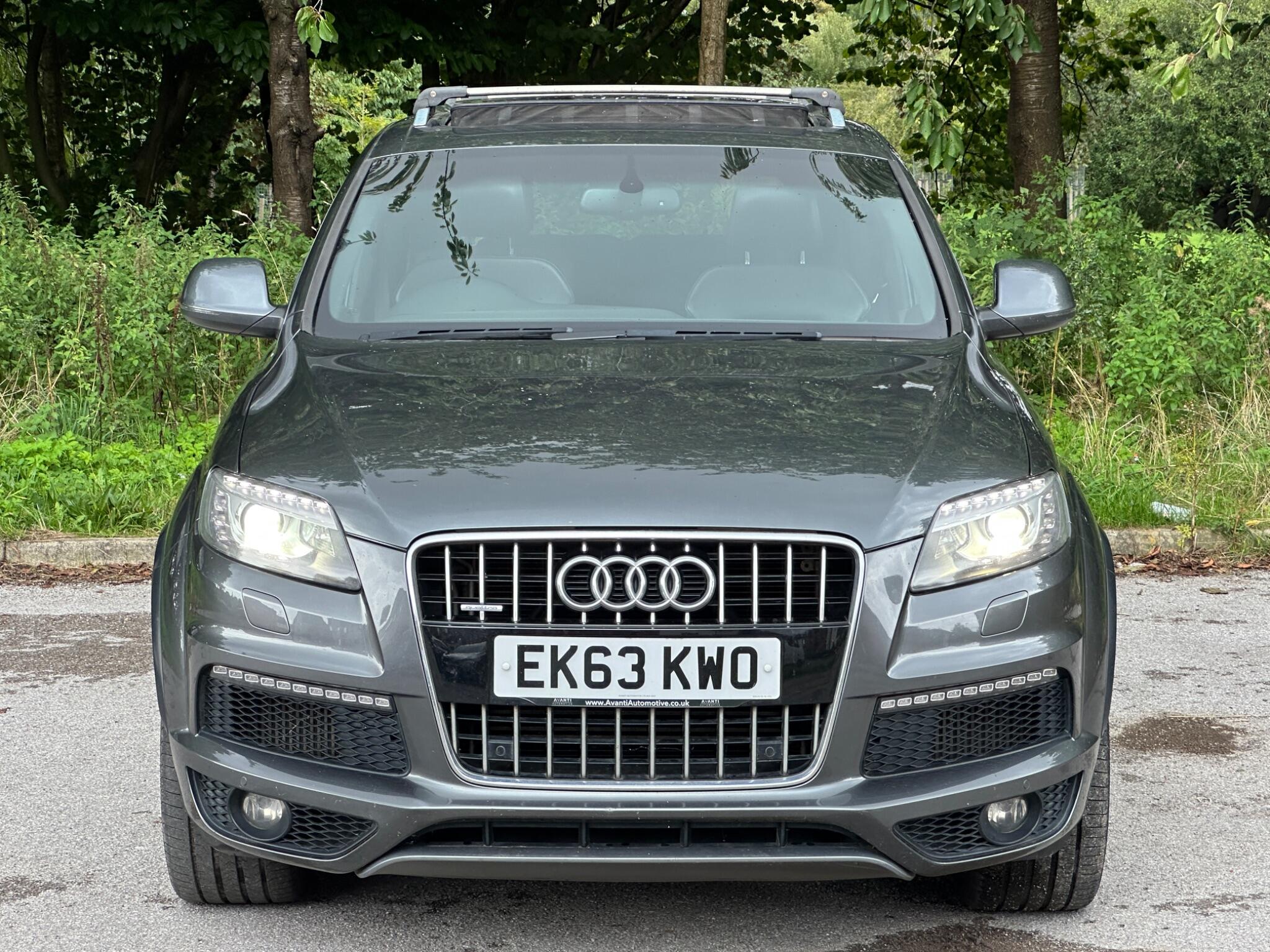 Audi Q7 view 4