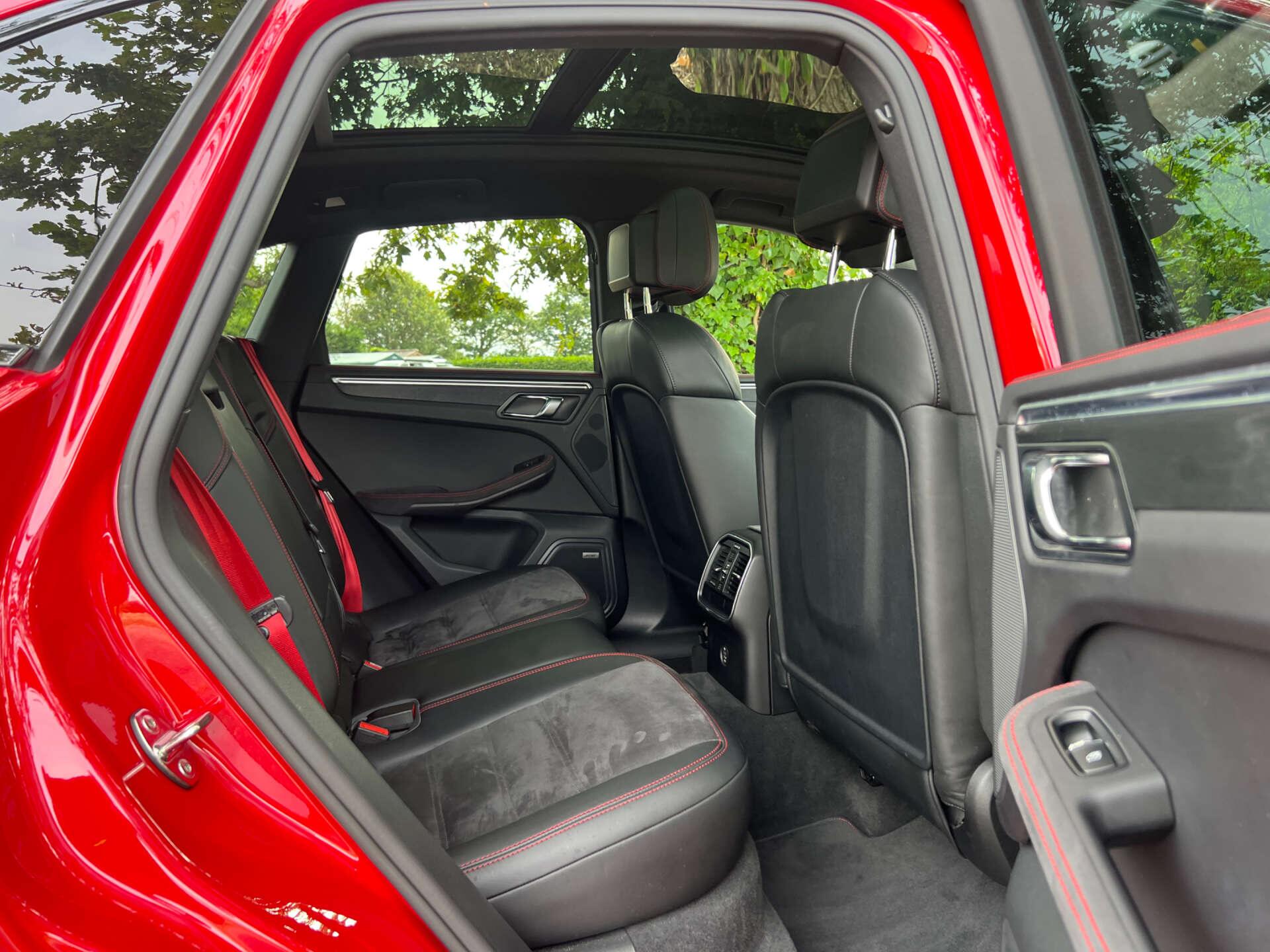 Porsche Macan view 23