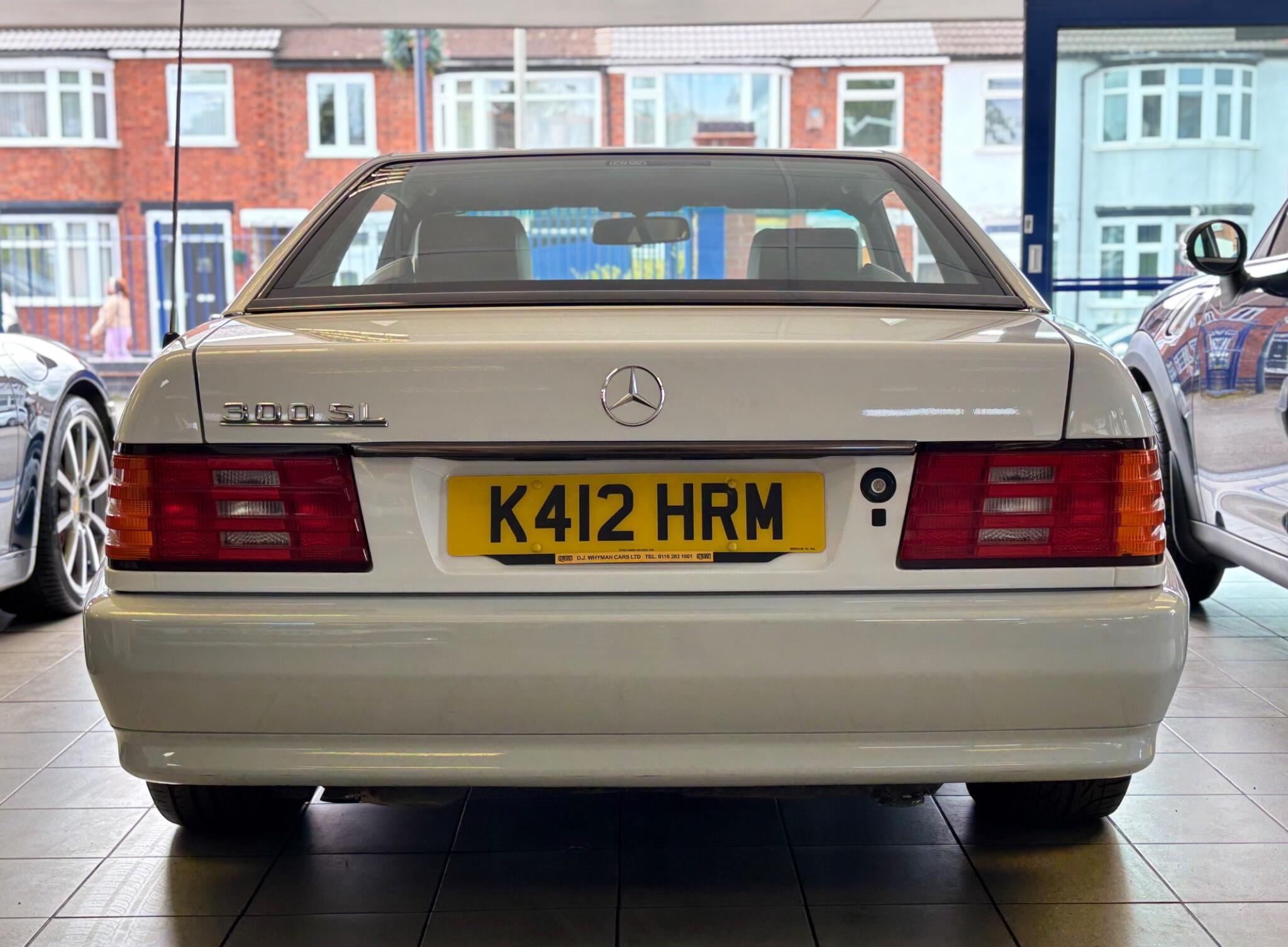 Mercedes-Benz 300 view 7