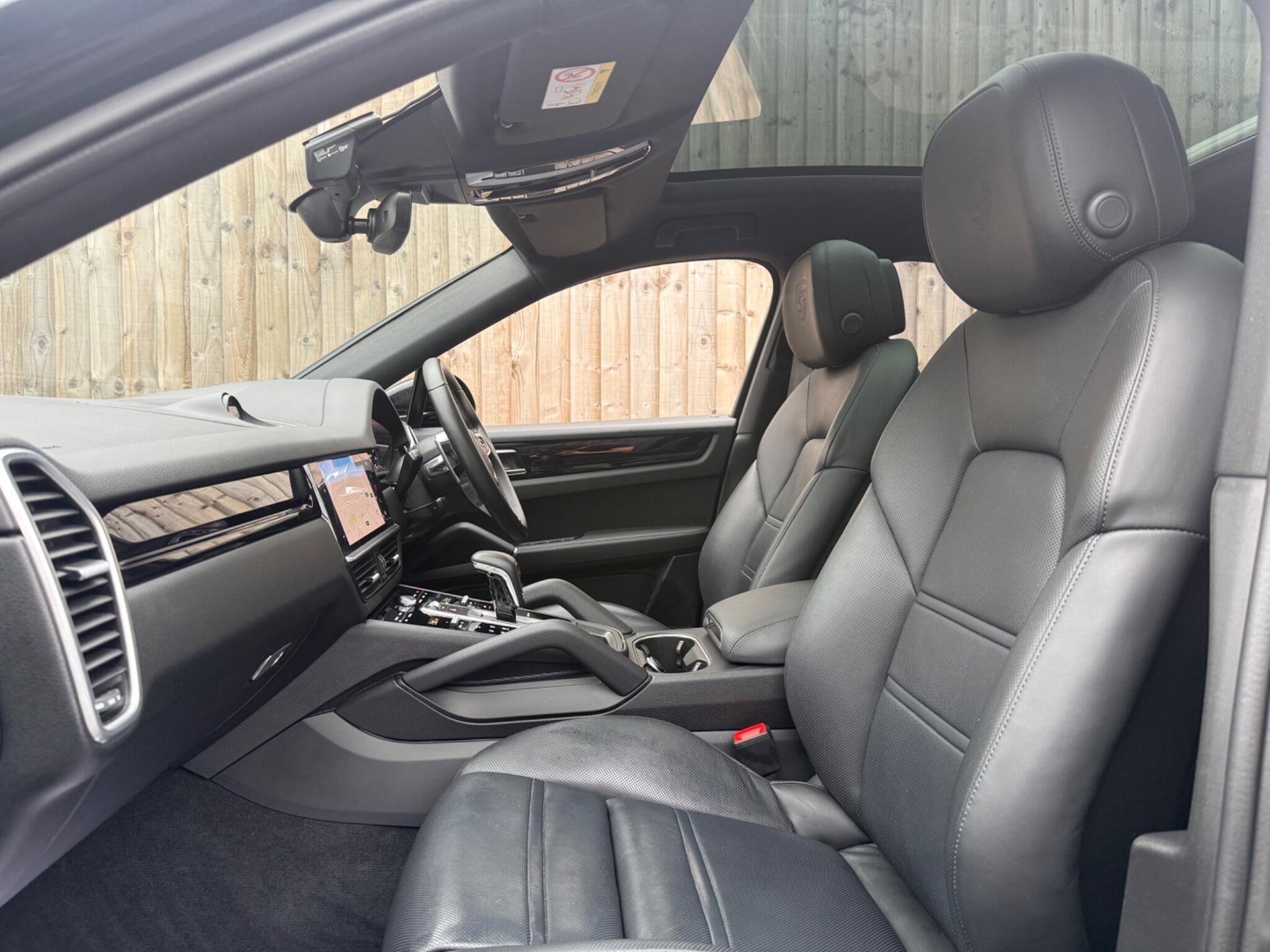 Porsche Cayenne view 8