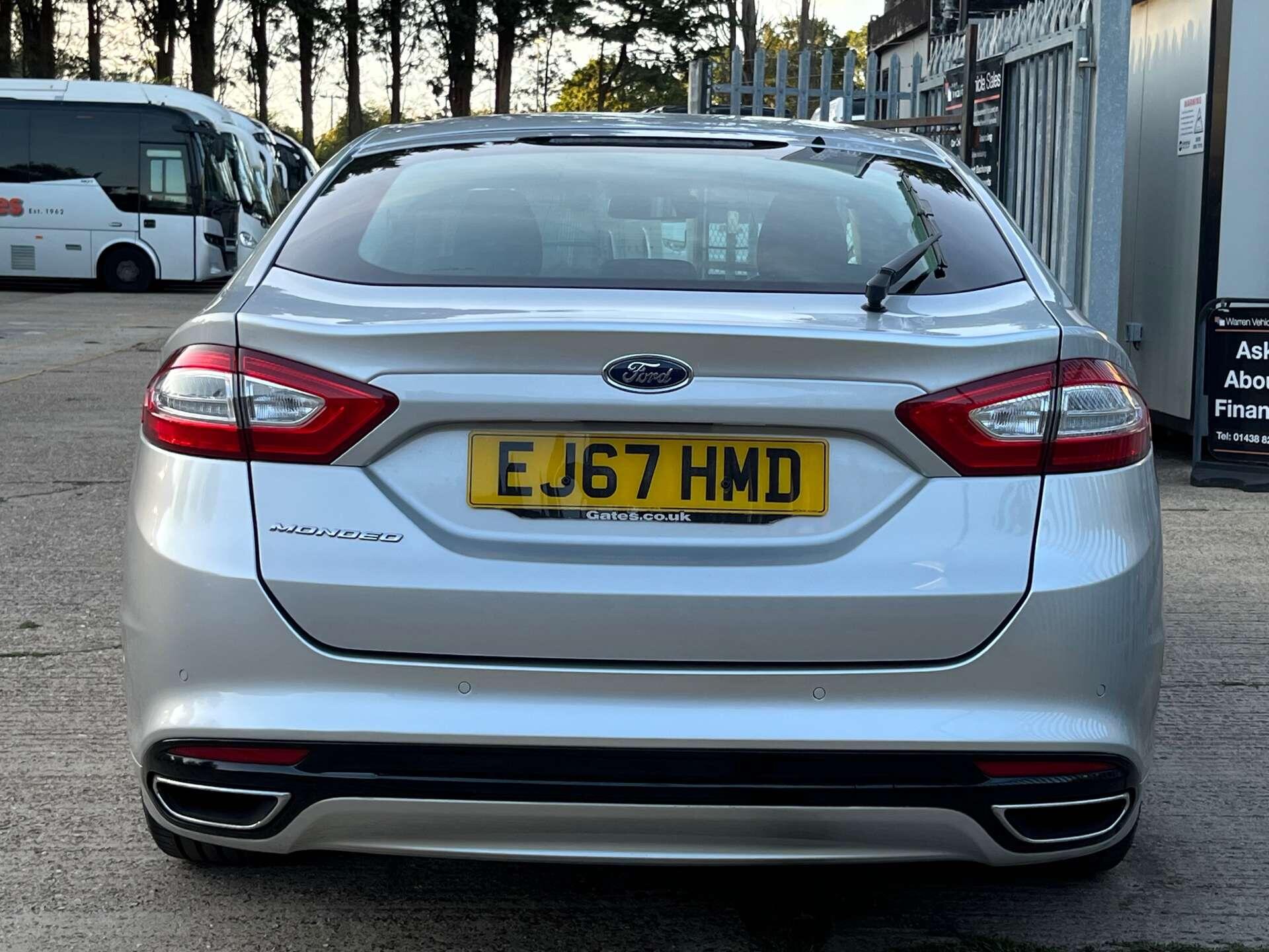 Ford Mondeo view 9