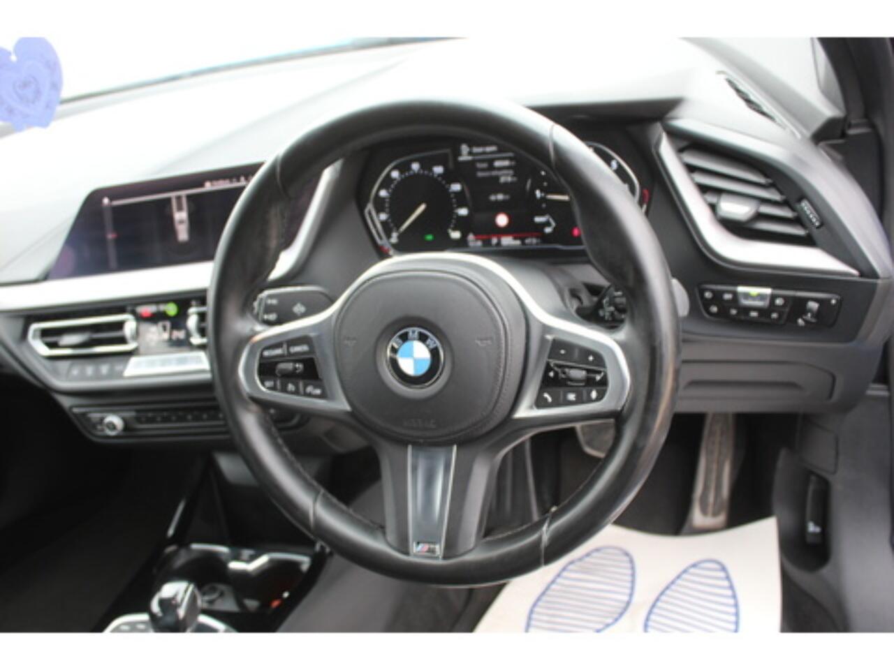 BMW 1 Series view 13