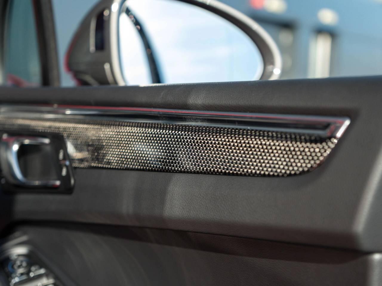Porsche Macan view 33