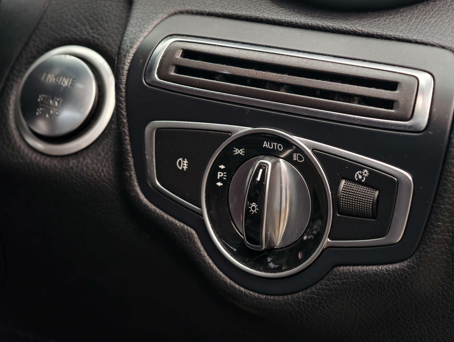 Mercedes-Benz C Class view 24