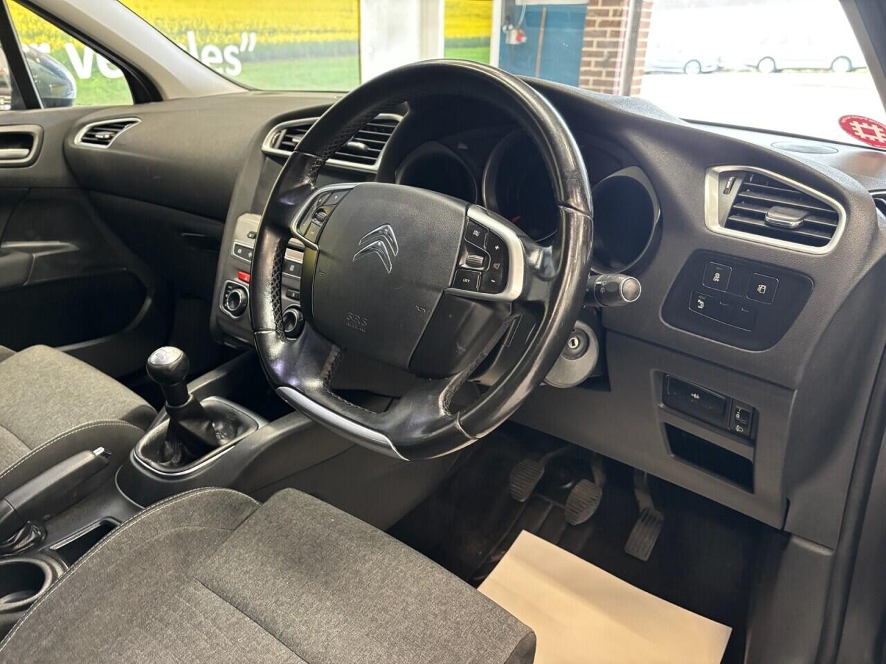 Citroen C4 view 9