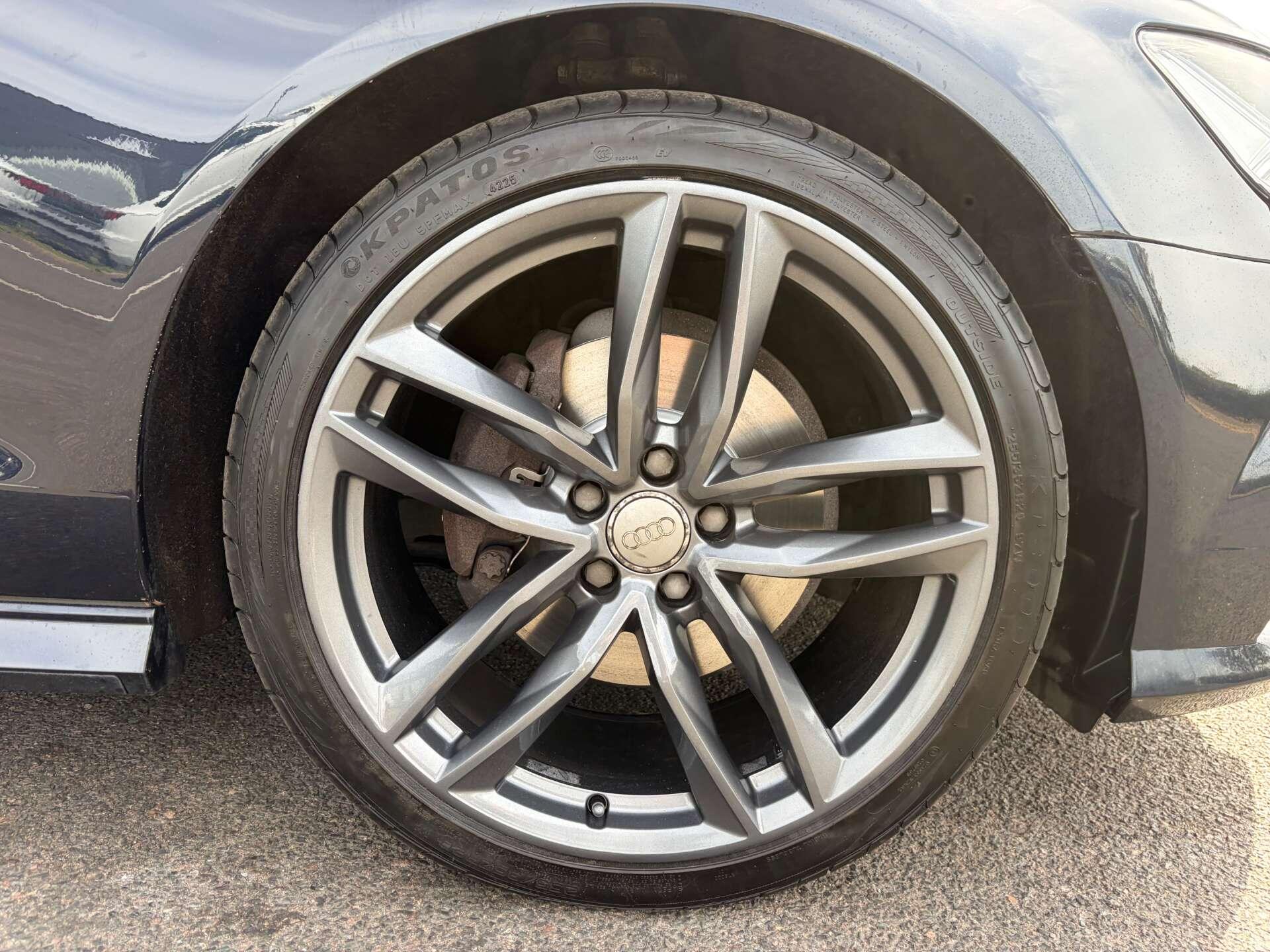Audi A6 view 12