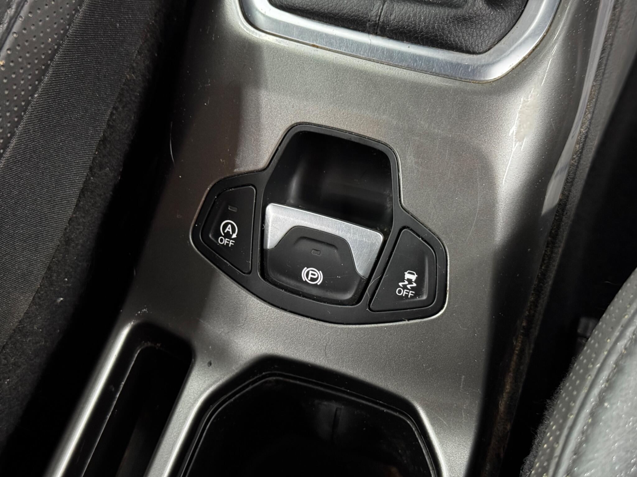 Jeep Renegade view 25
