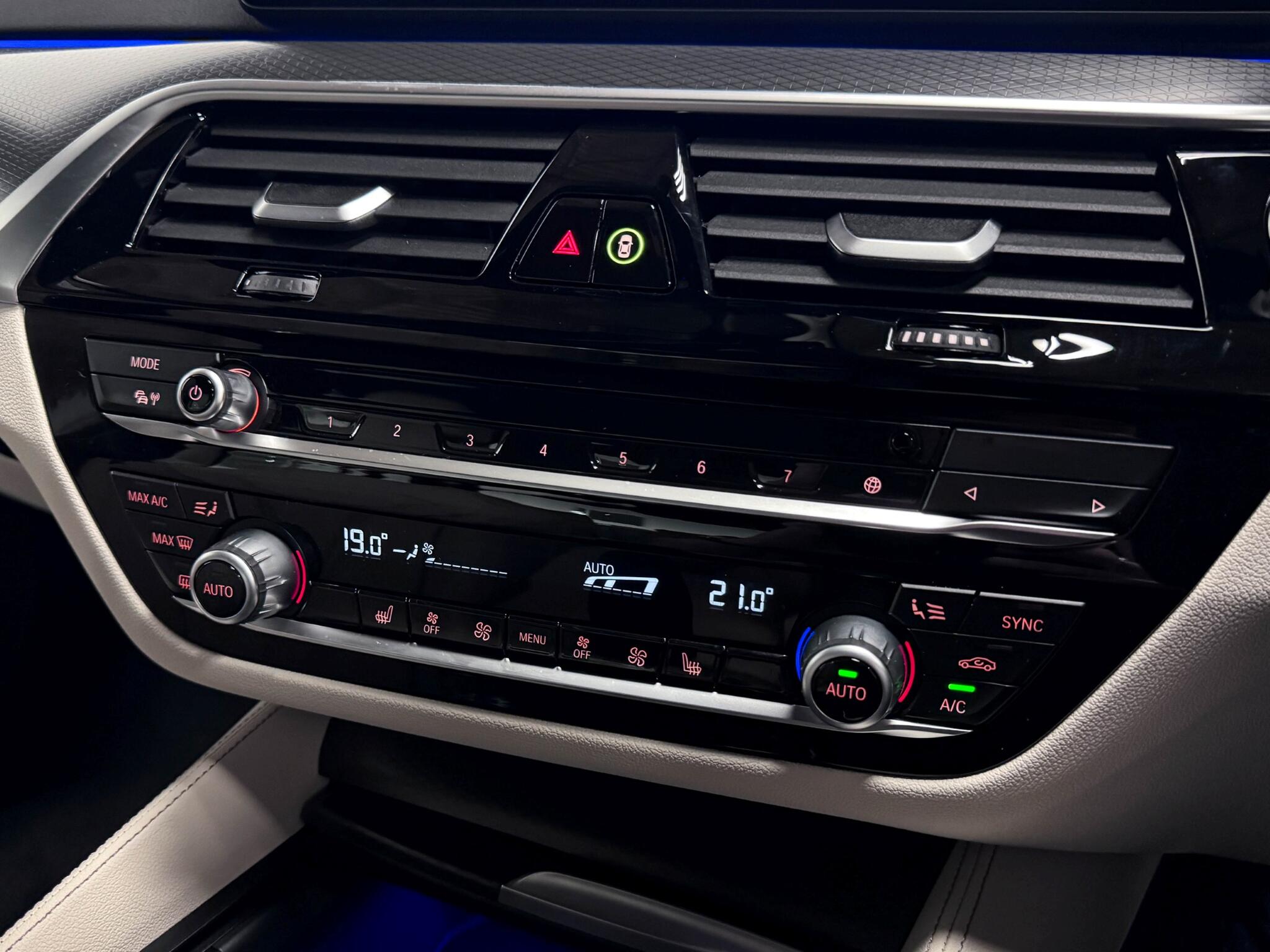 BMW 5 Series view 37
